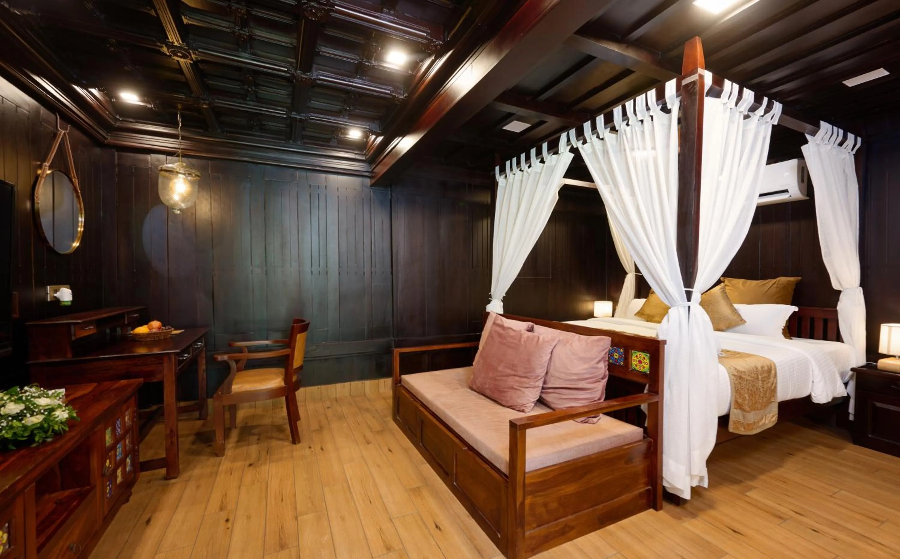 Bed in Maliekal Heritance Cherai Beach Cochin