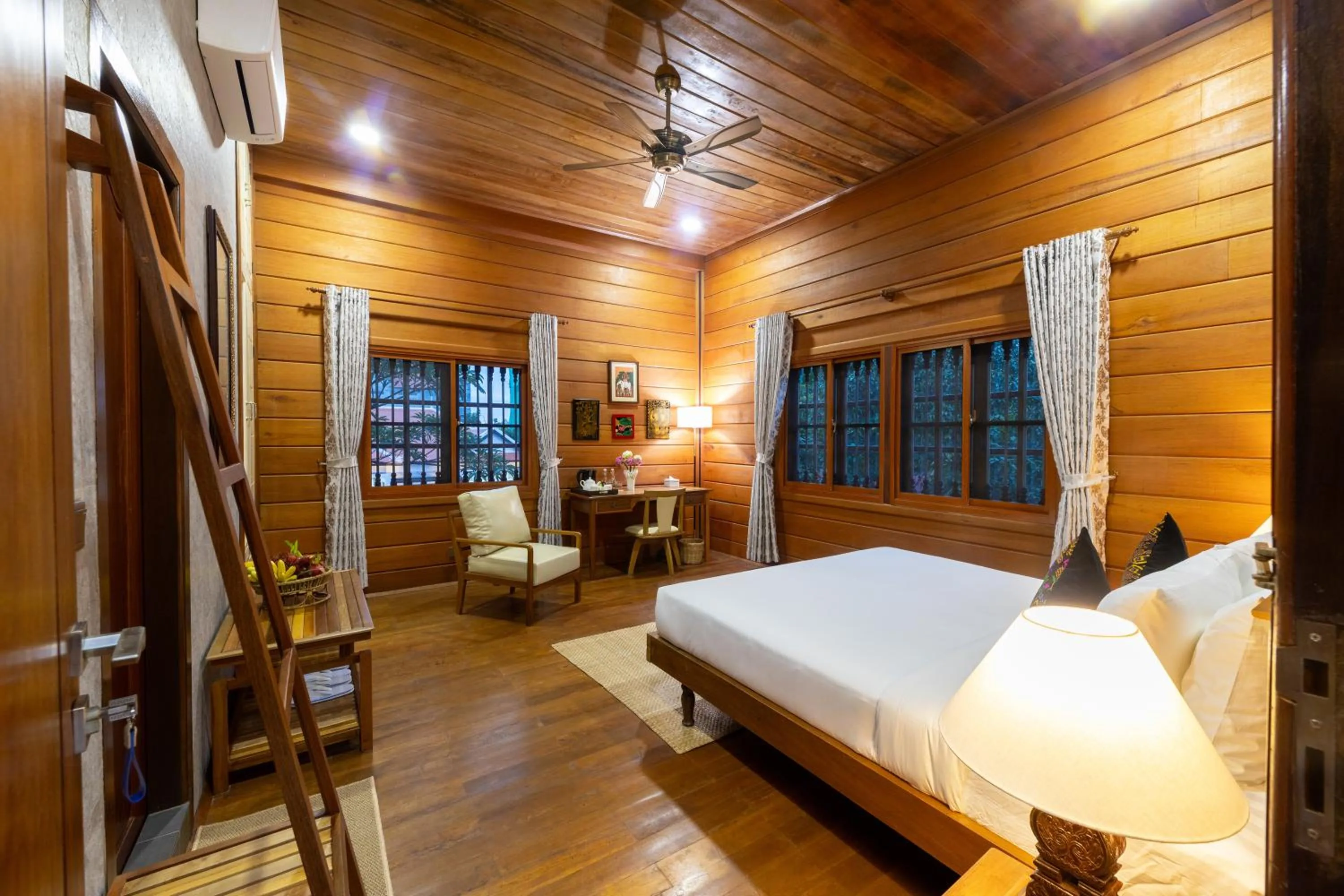 Photo of the whole room, Bed in Atoh's Maison