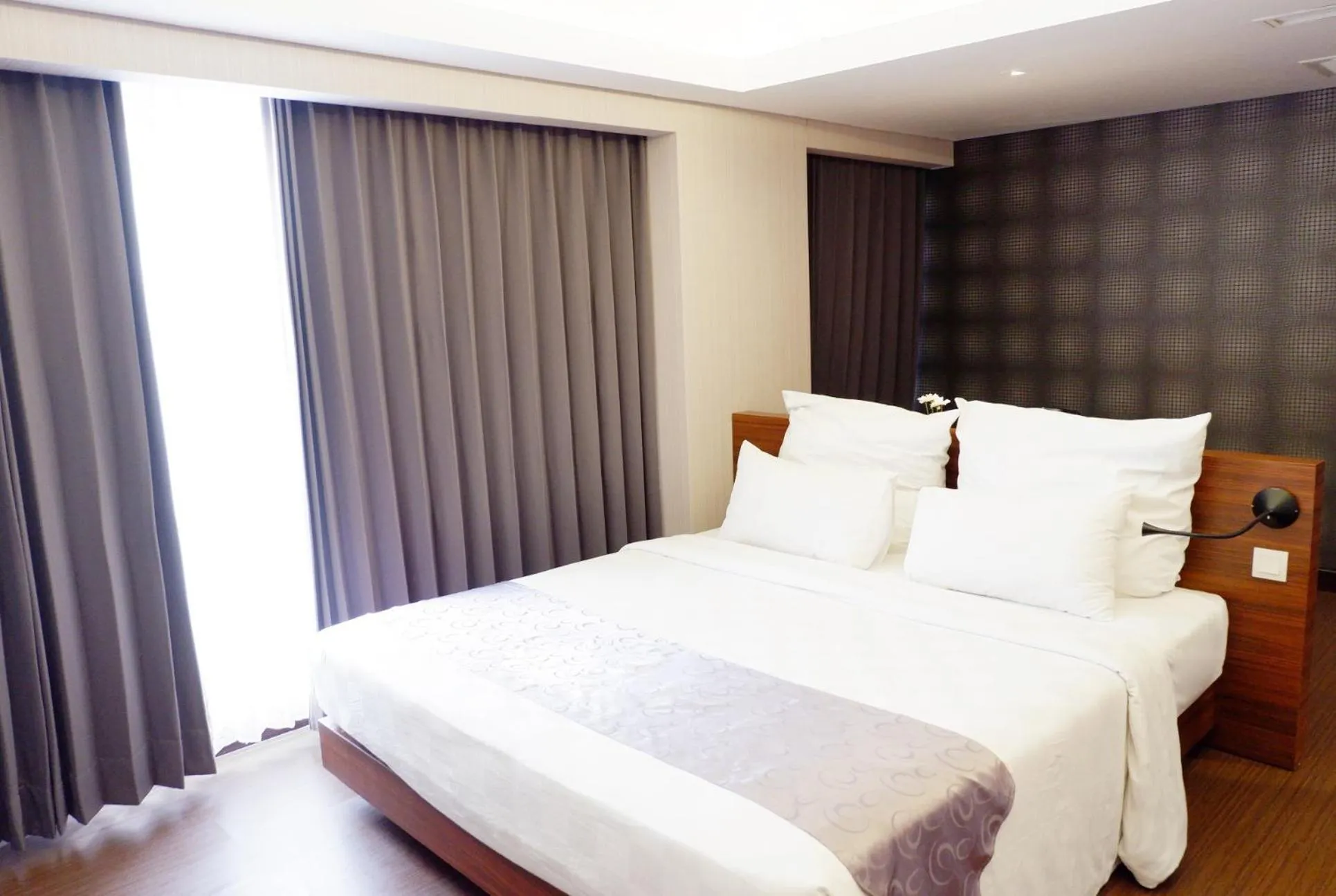 Bedroom, Bed in CROWN PRINCE Hotel Surabaya Managed by Midtown Indonesia