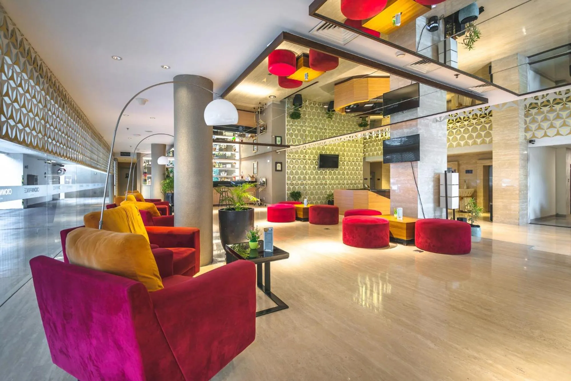 Living room in CROWN PRINCE Hotel Surabaya Managed by Midtown Indonesia