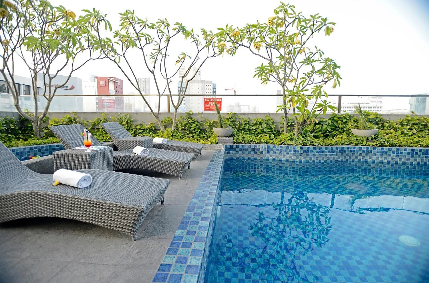 Swimming pool in CROWN PRINCE Hotel Surabaya Managed by Midtown Indonesia