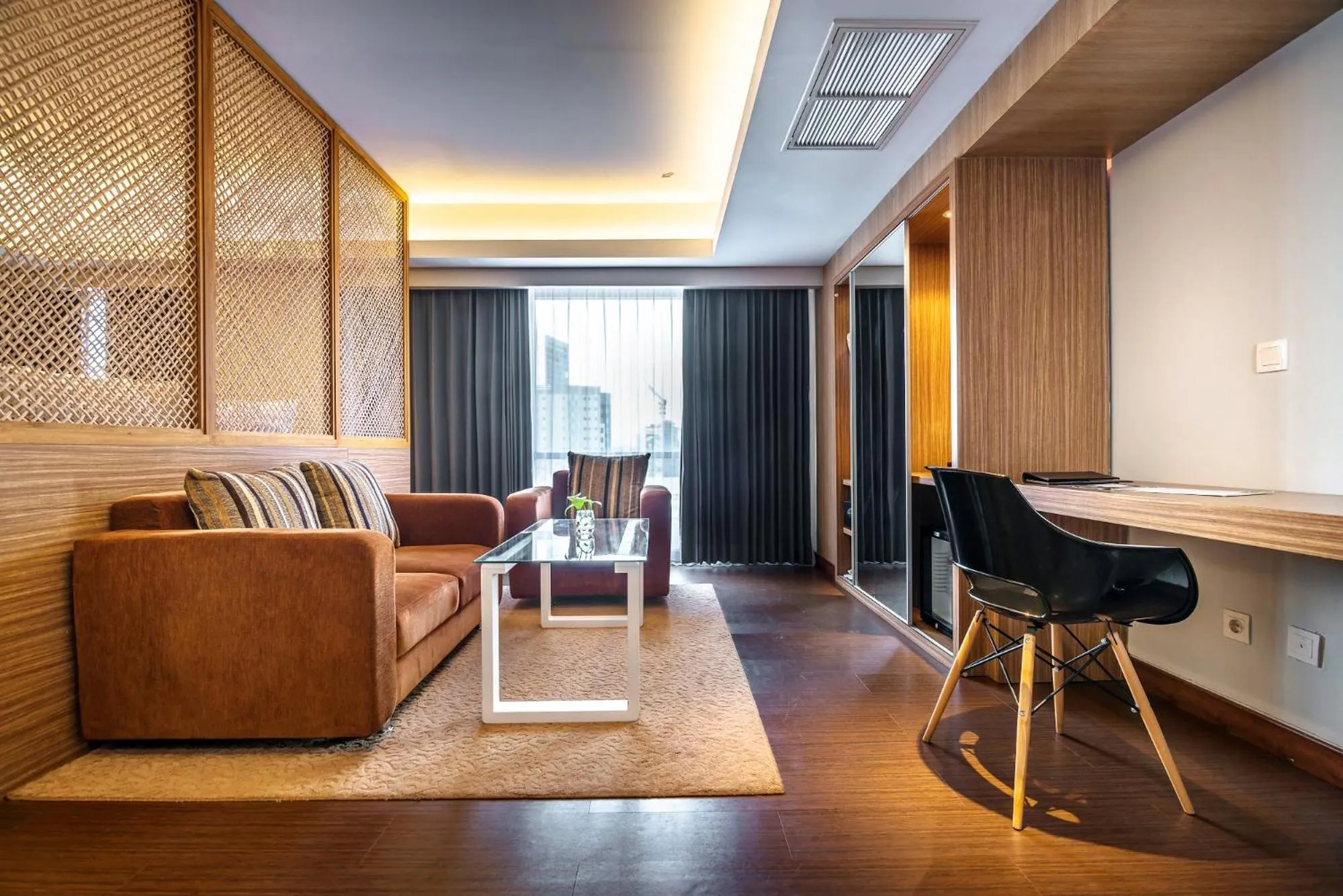 Bed in CROWN PRINCE Hotel Surabaya Managed by Midtown Indonesia