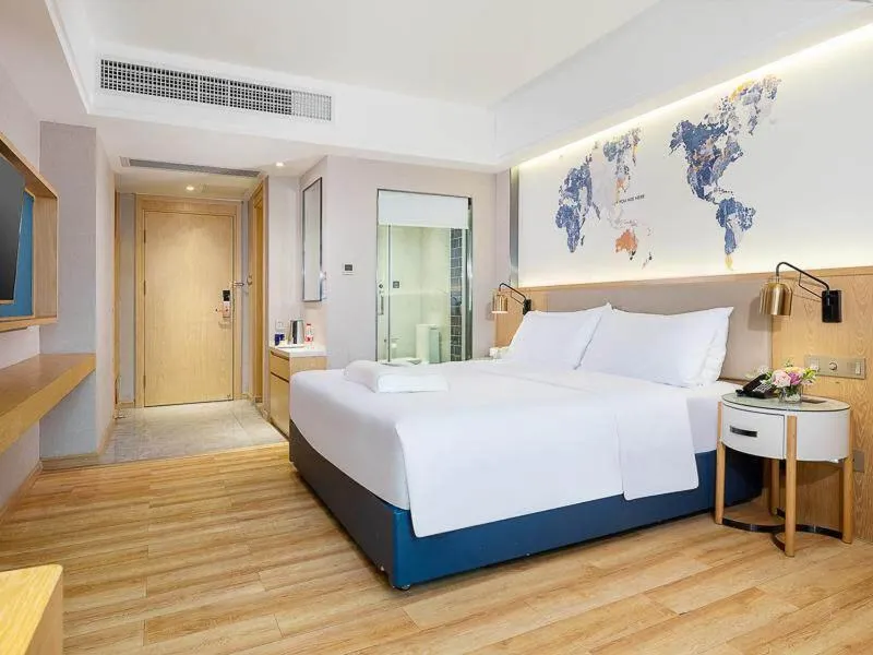 Bed in Kyriad Marvelous Hotel Dongguan Changan Light Rail Station