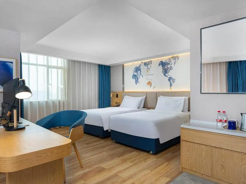 Bed in Kyriad Marvelous Hotel Dongguan Changan Light Rail Station