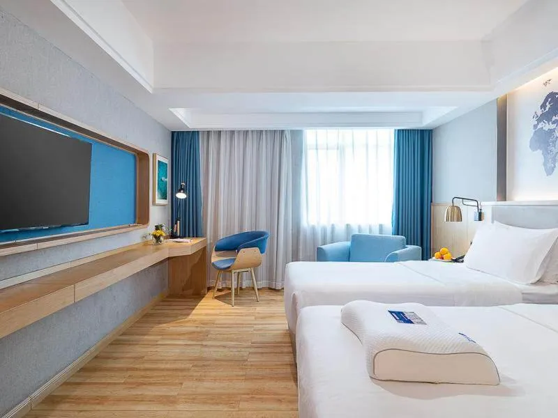 Bed in Kyriad Marvelous Hotel Dongguan Changan Light Rail Station