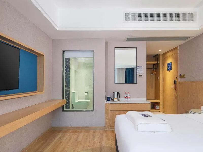 Bed in Kyriad Marvelous Hotel Dongguan Changan Light Rail Station