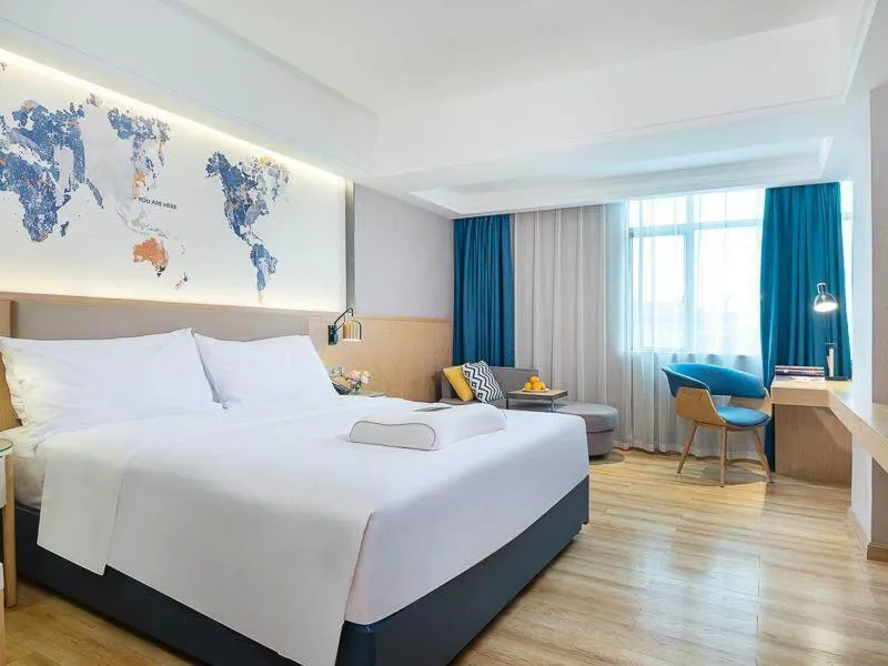 Bed in Kyriad Marvelous Hotel Dongguan Changan Light Rail Station