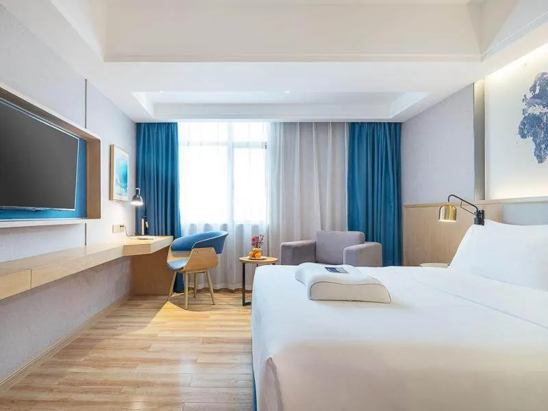 Bed in Kyriad Marvelous Hotel Dongguan Changan Light Rail Station