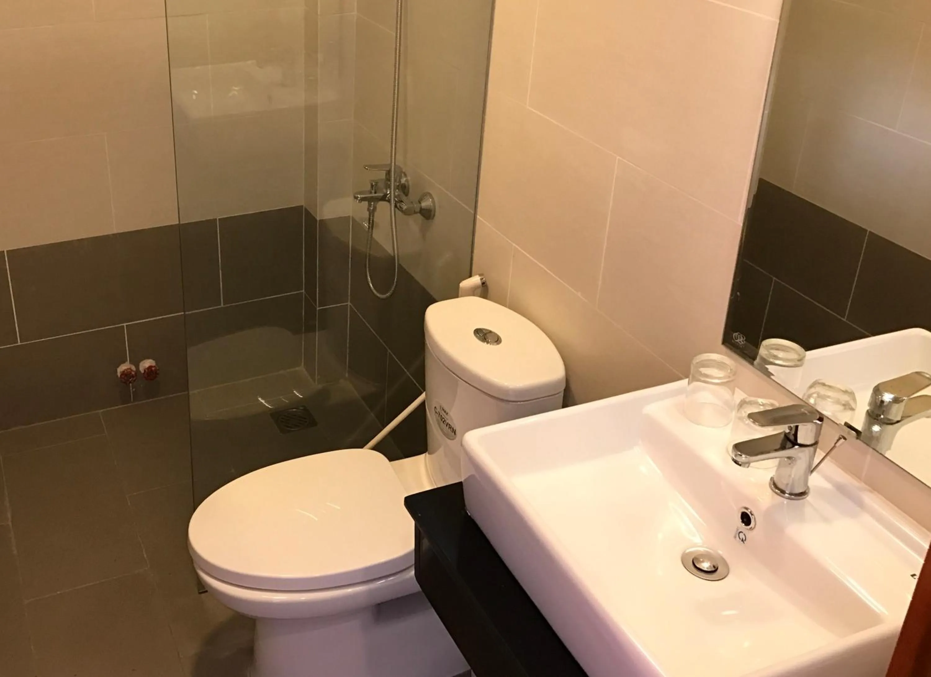 Bathroom in Dong Xuan Hong Hotel