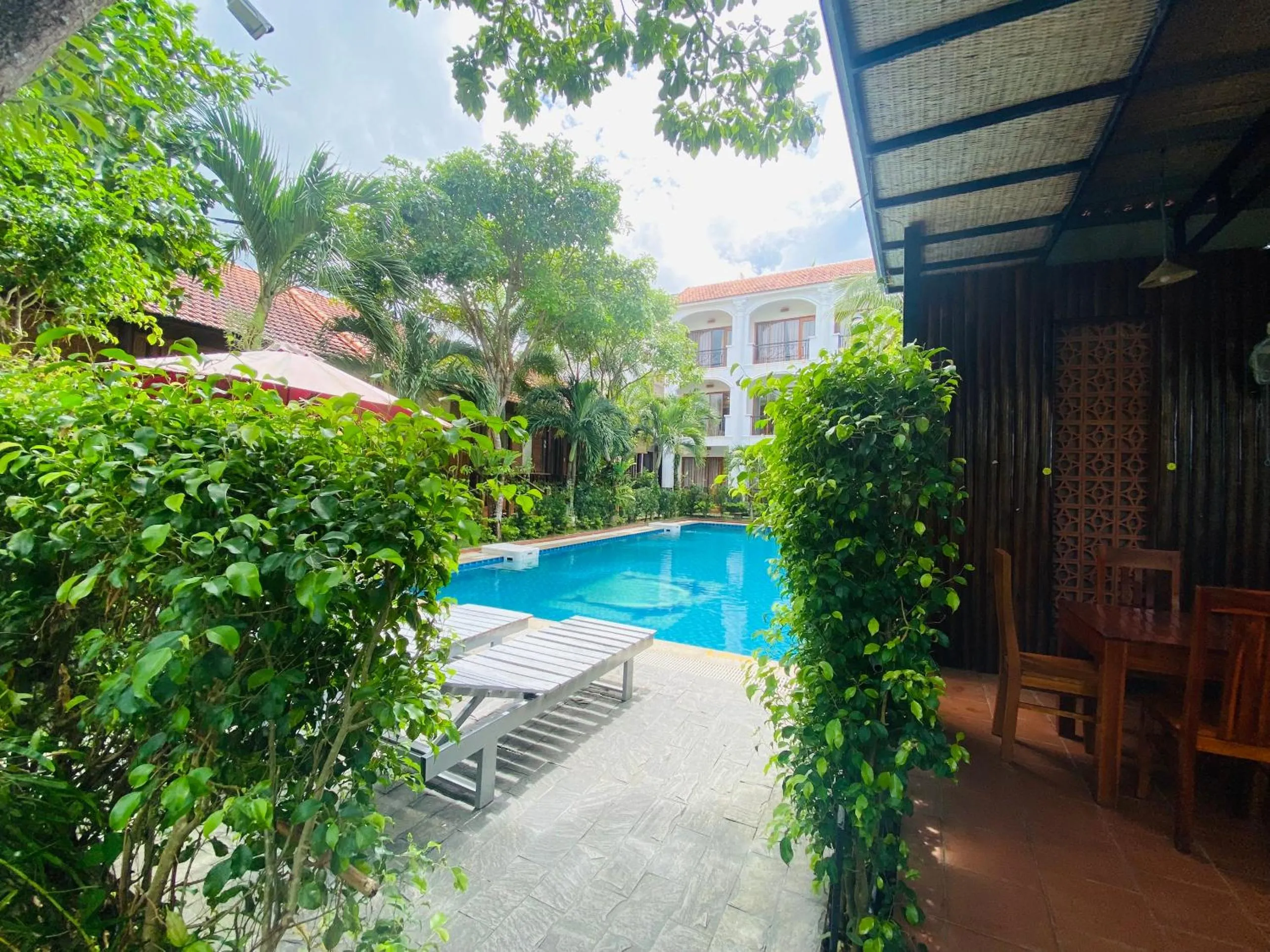 Property building in Dong Xuan Hong Hotel