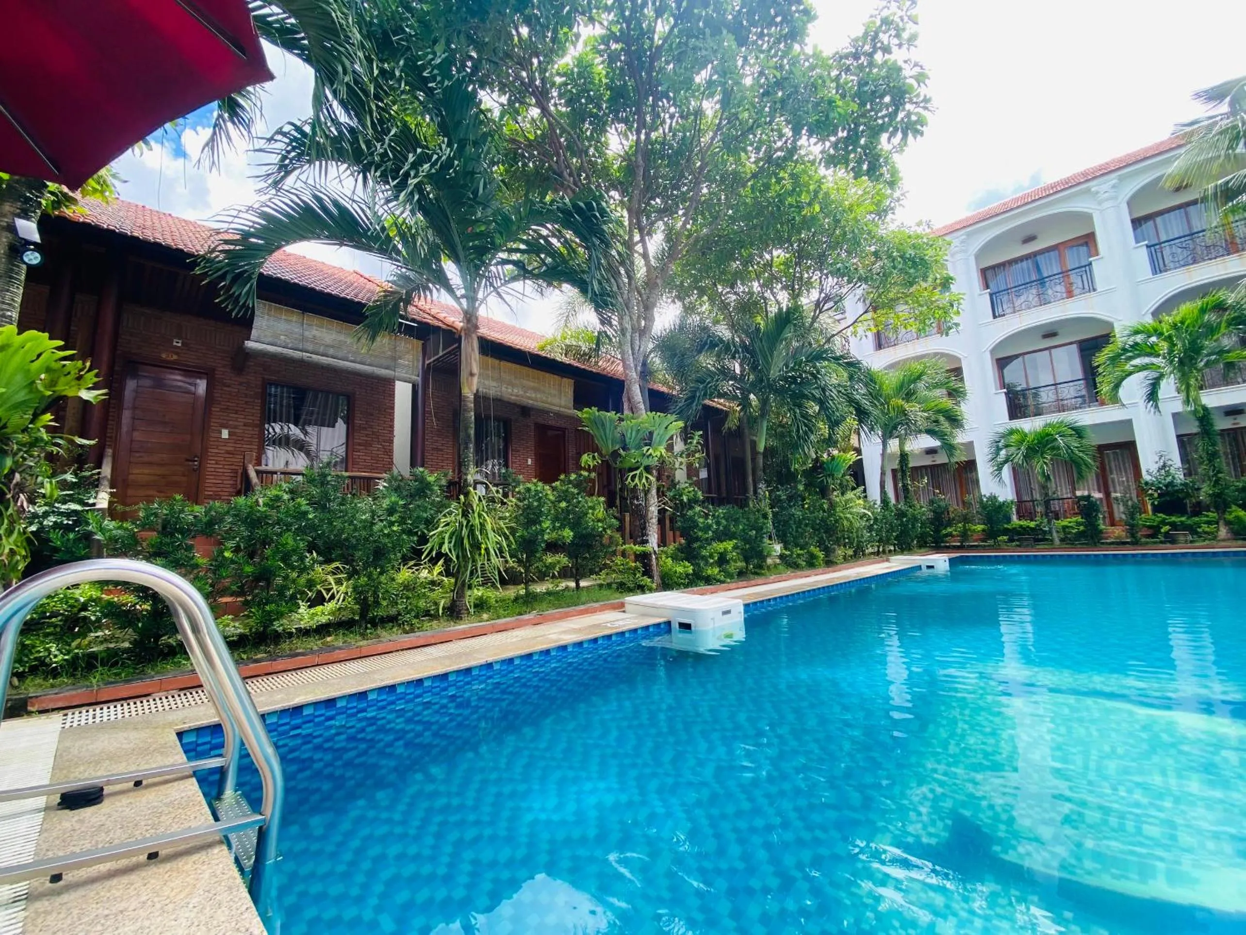 Property building in Dong Xuan Hong Hotel