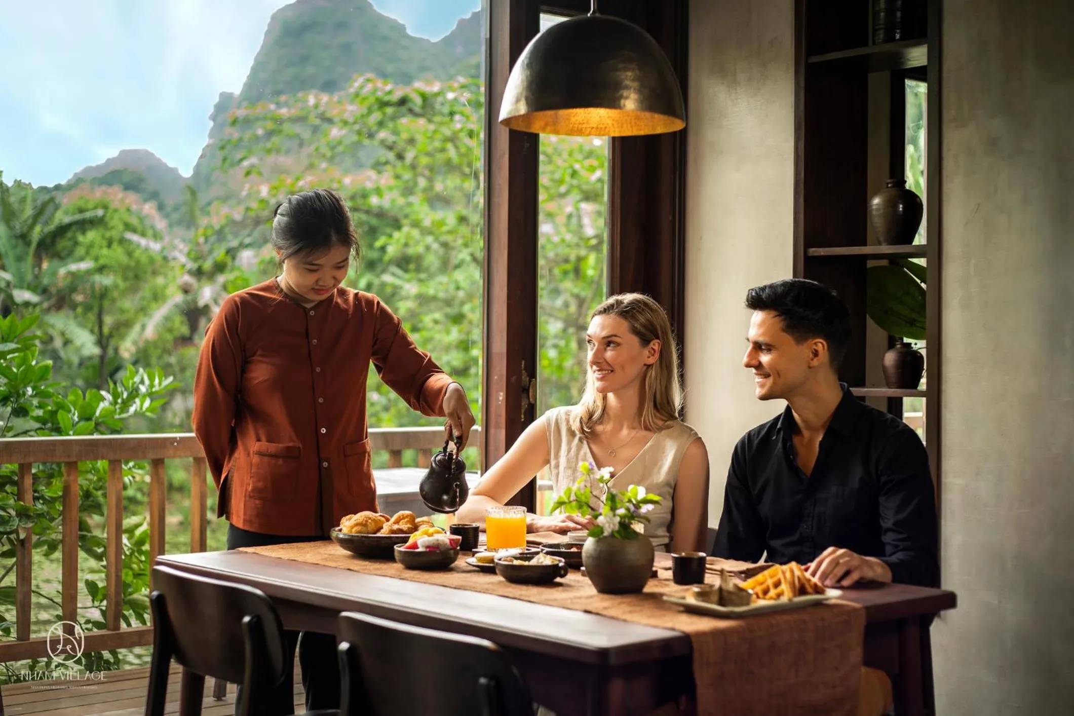 Restaurant/places to eat in Nham Village Resort