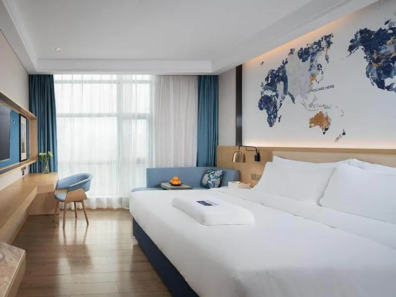 Bed in Kyriad Marvelous Hotel Shenzhen Longhua Dalang Business Center
