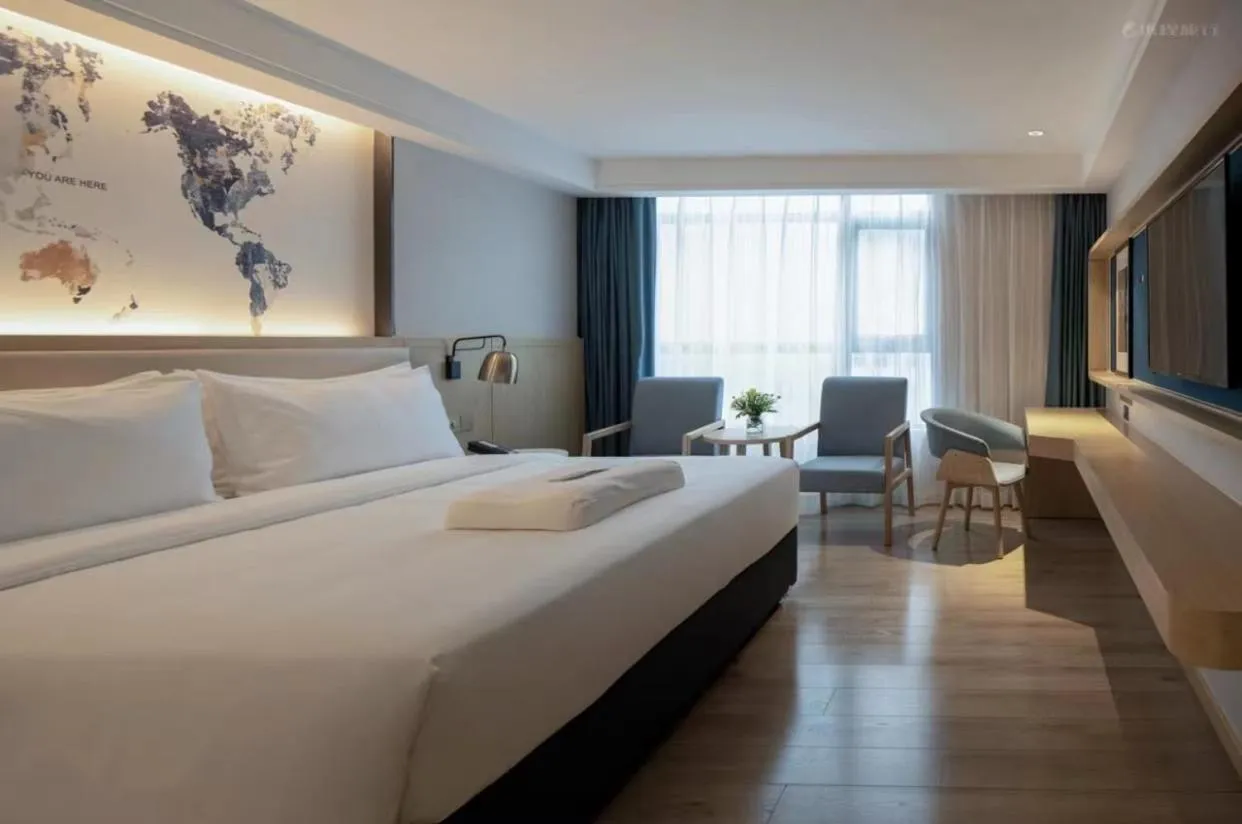 Bed in Kyriad Marvelous Hotel Shenzhen Longhua Dalang Business Center