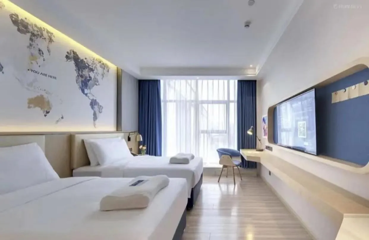 Bed in Kyriad Marvelous Hotel Shenzhen Longhua Dalang Business Center