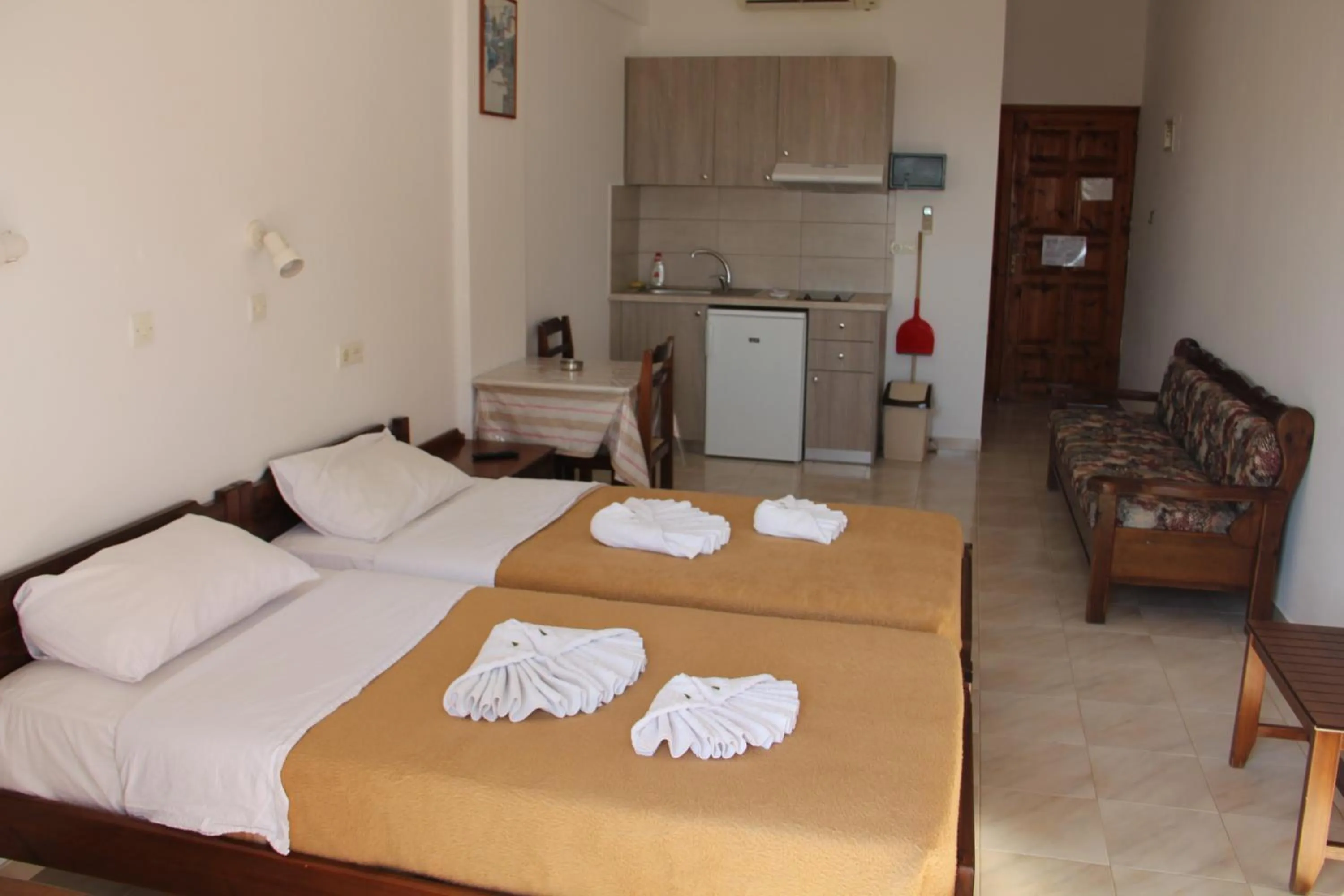 Kitchen or kitchenette, Bed in Studios Stavris