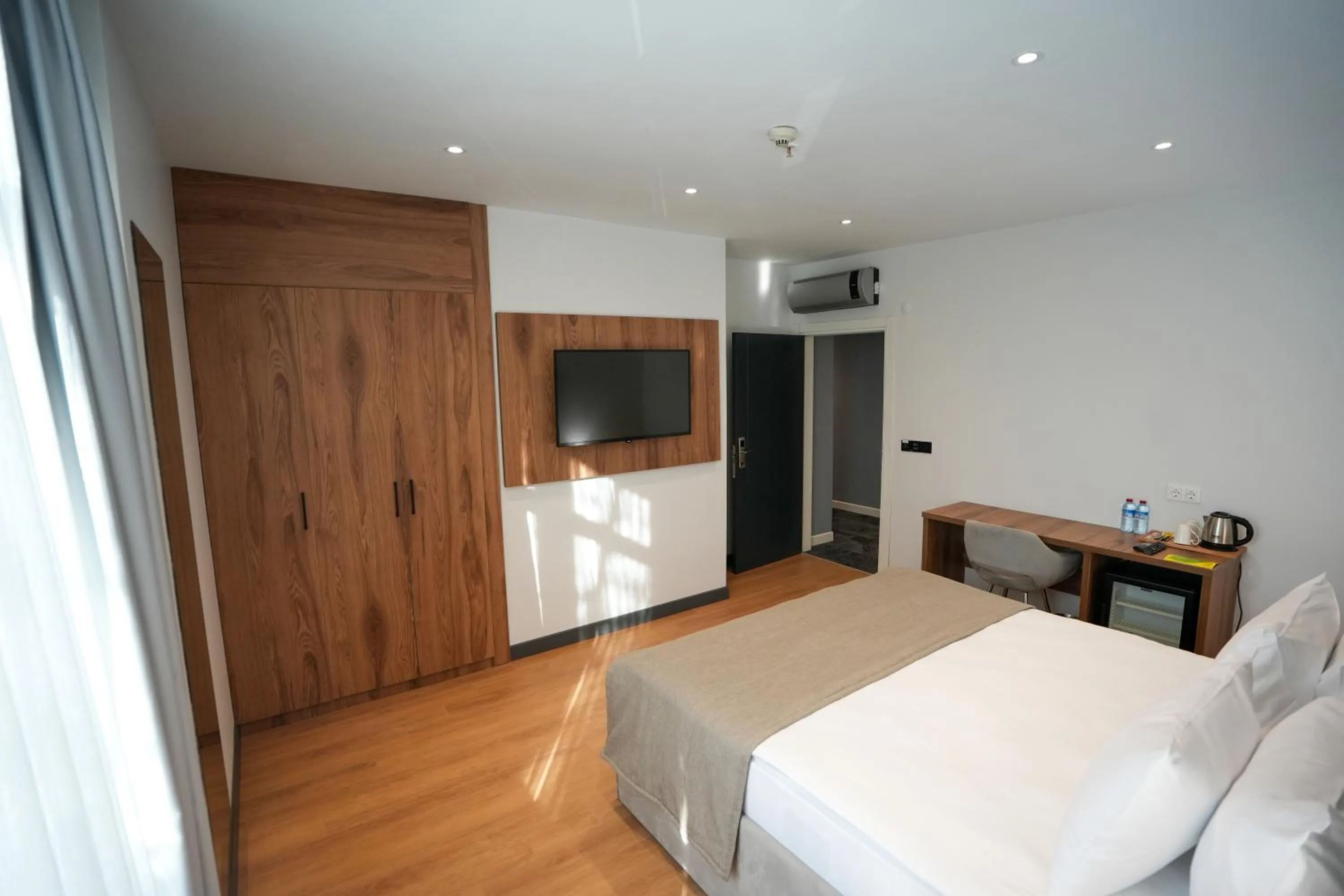 Photo of the whole room, Bed in Business Life Hotel Güneşli