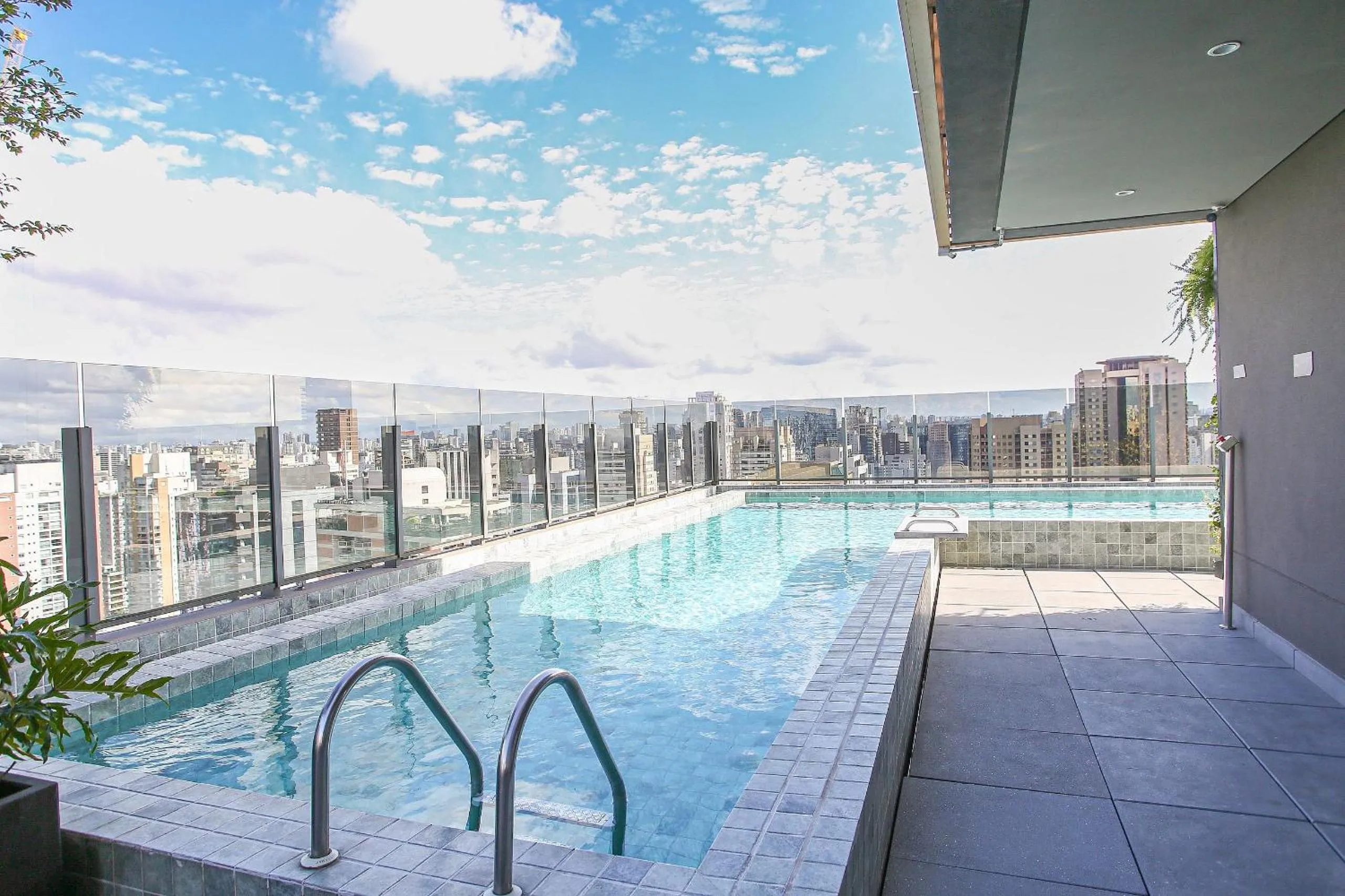 Swimming pool in DSG Itaim by Conviva