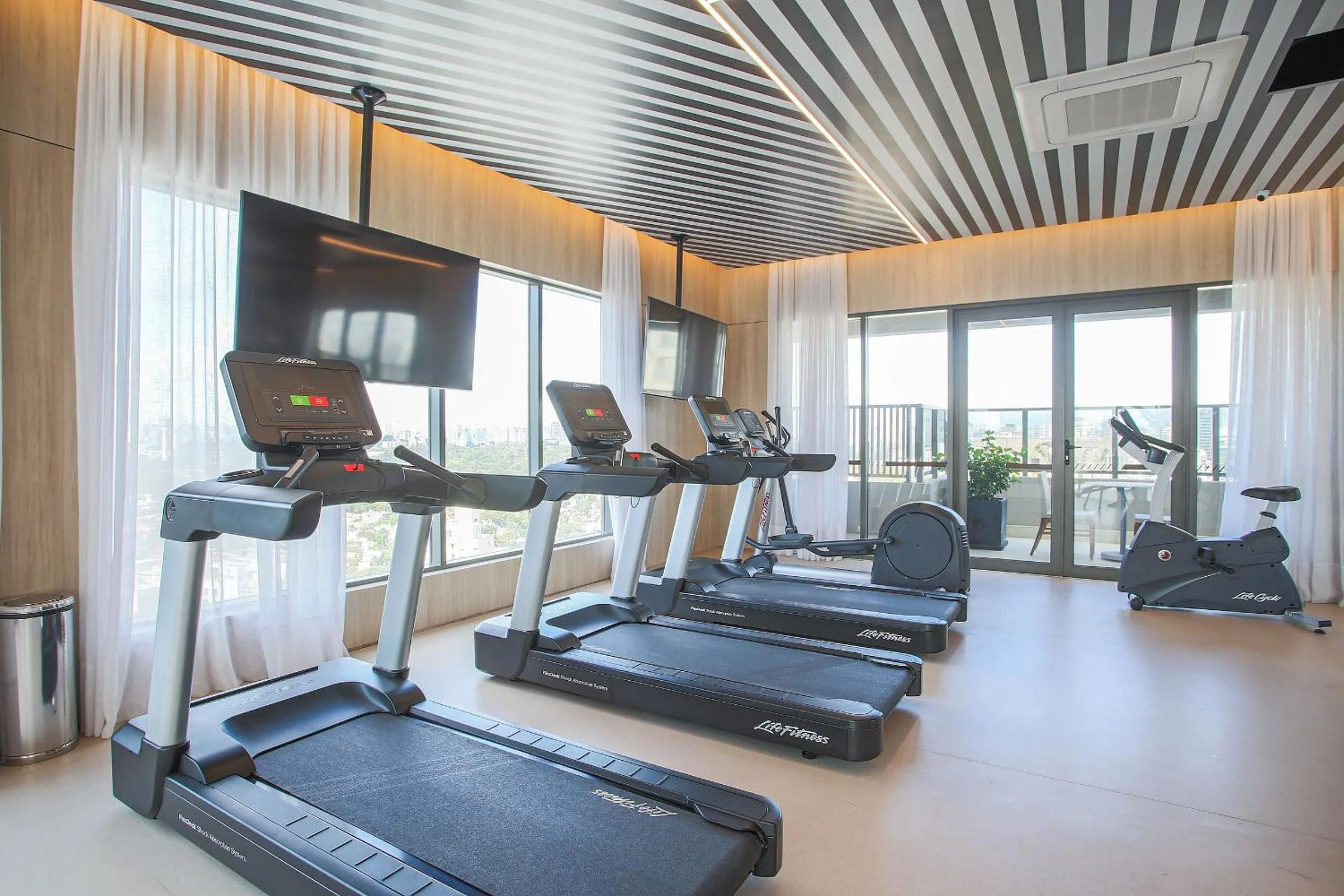 Fitness centre/facilities in DSG Itaim by Conviva