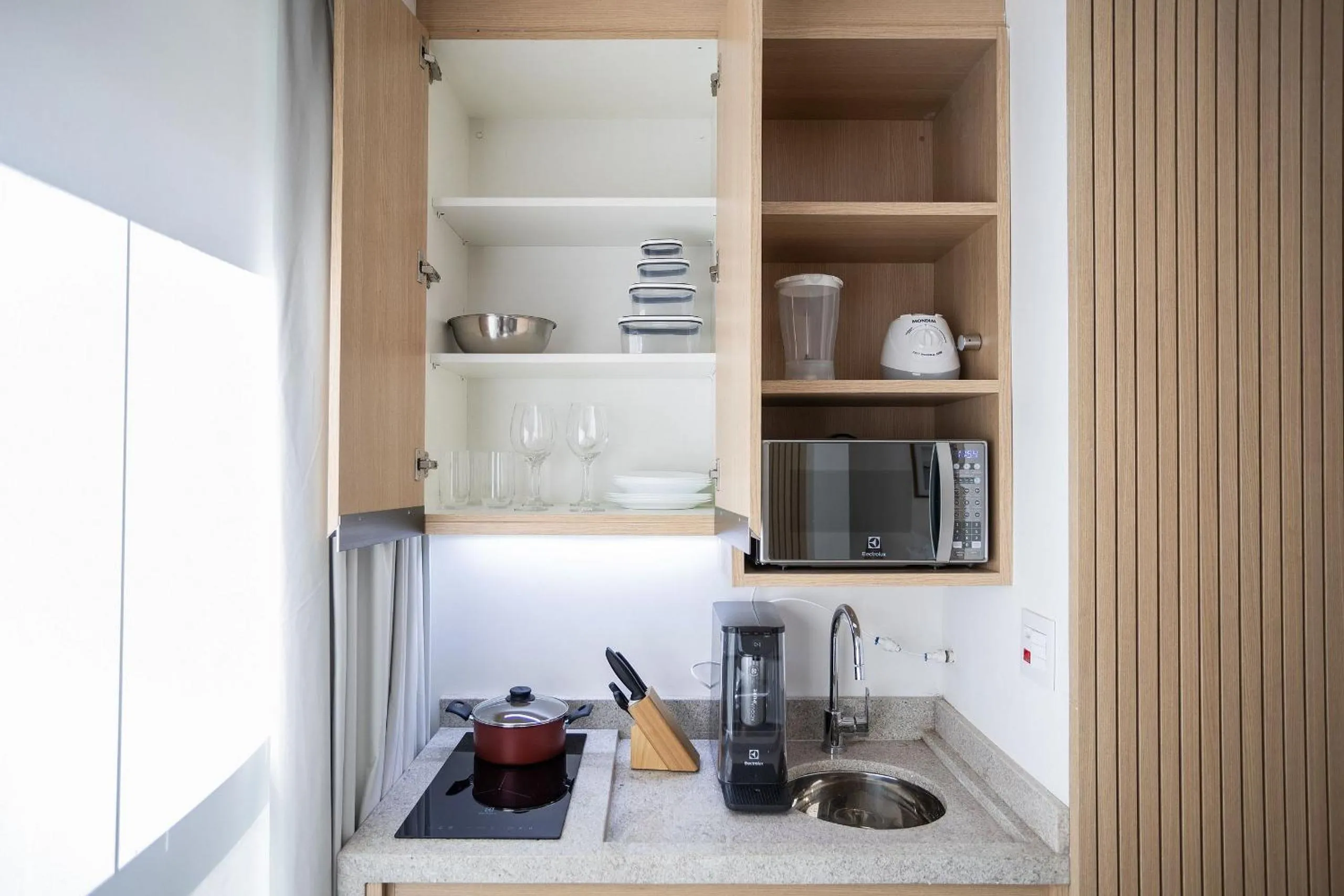 Kitchen or kitchenette in DSG Itaim by Conviva