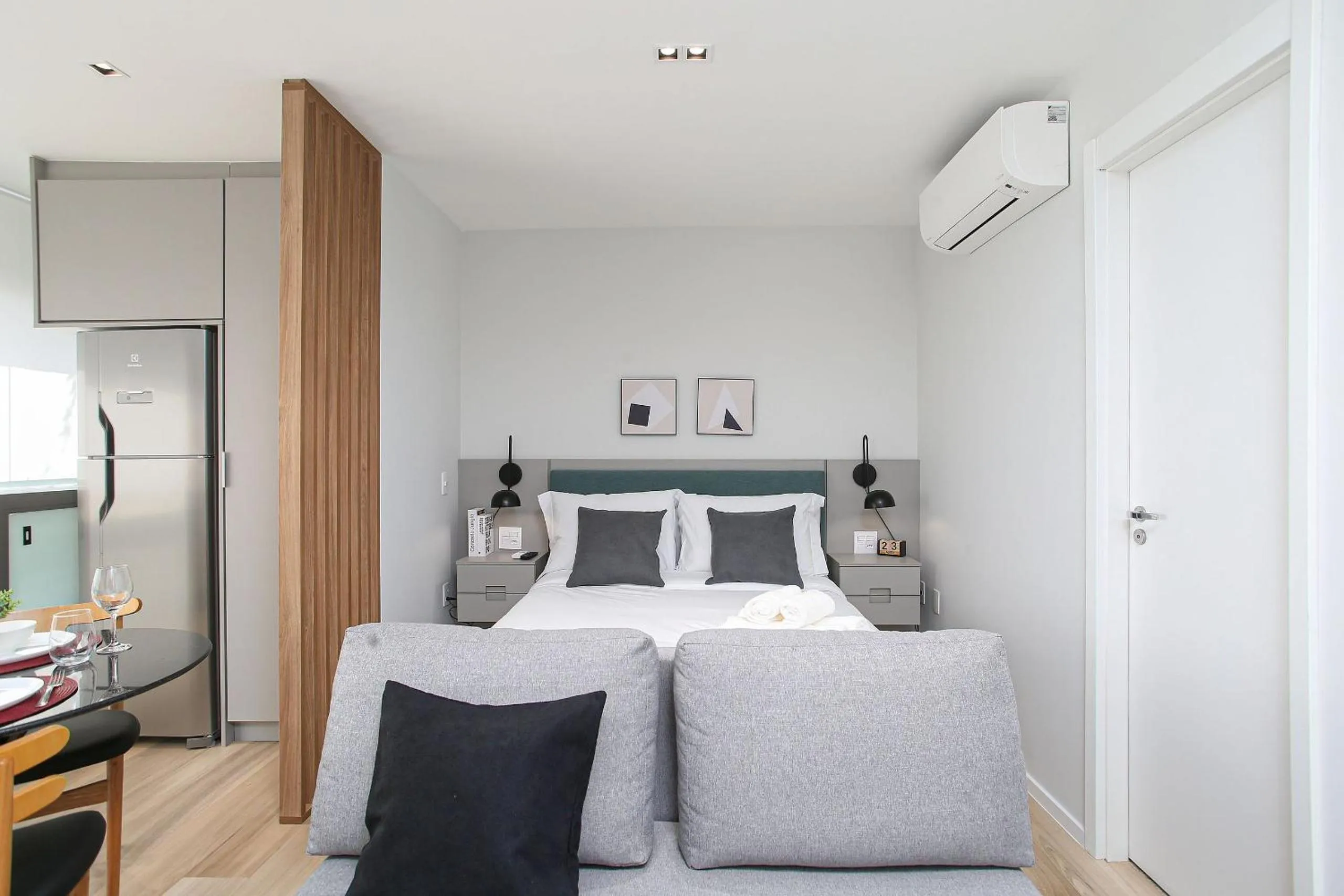 Living room, Bed in DSG Itaim by Conviva