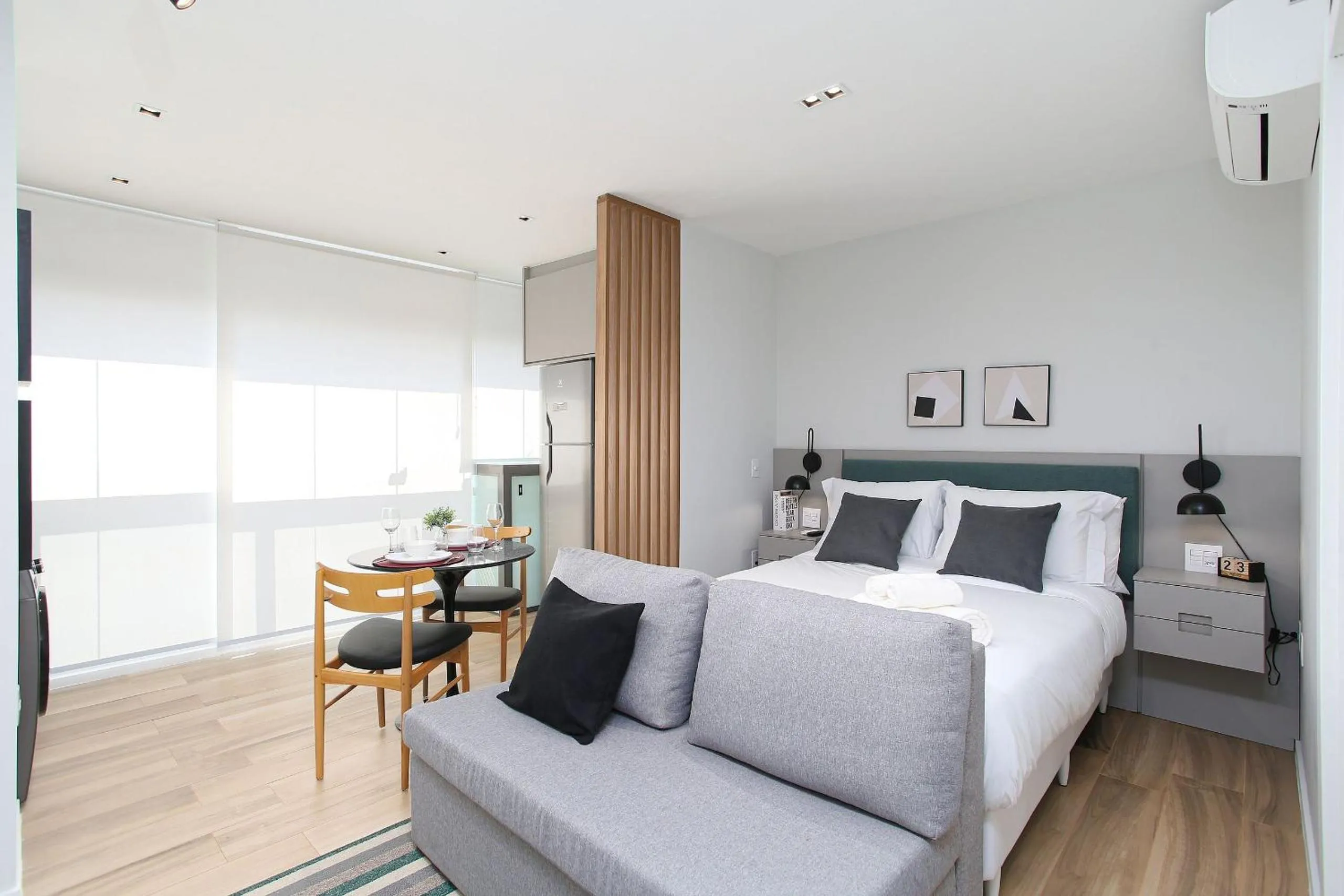 Living room, Bed in DSG Itaim by Conviva