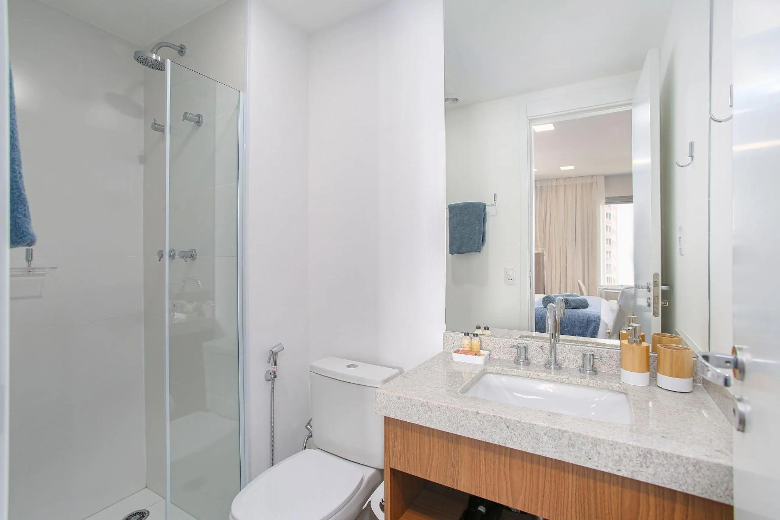 Bathroom in DSG Itaim by Conviva