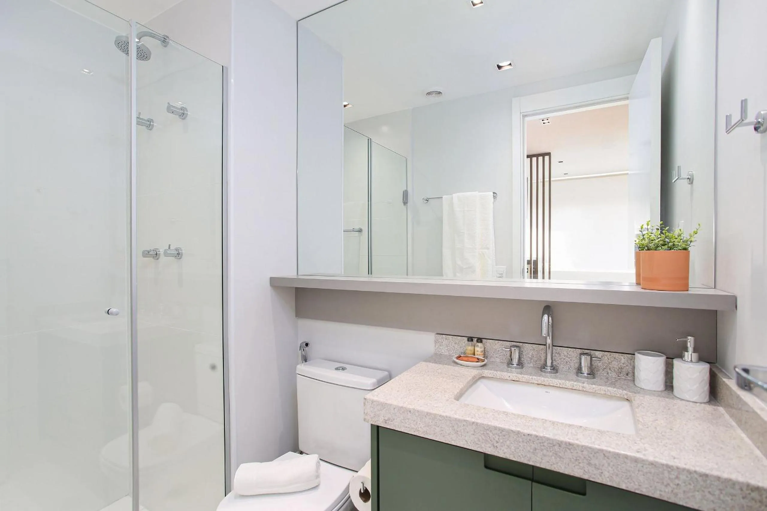 Toilet in DSG Itaim by Conviva