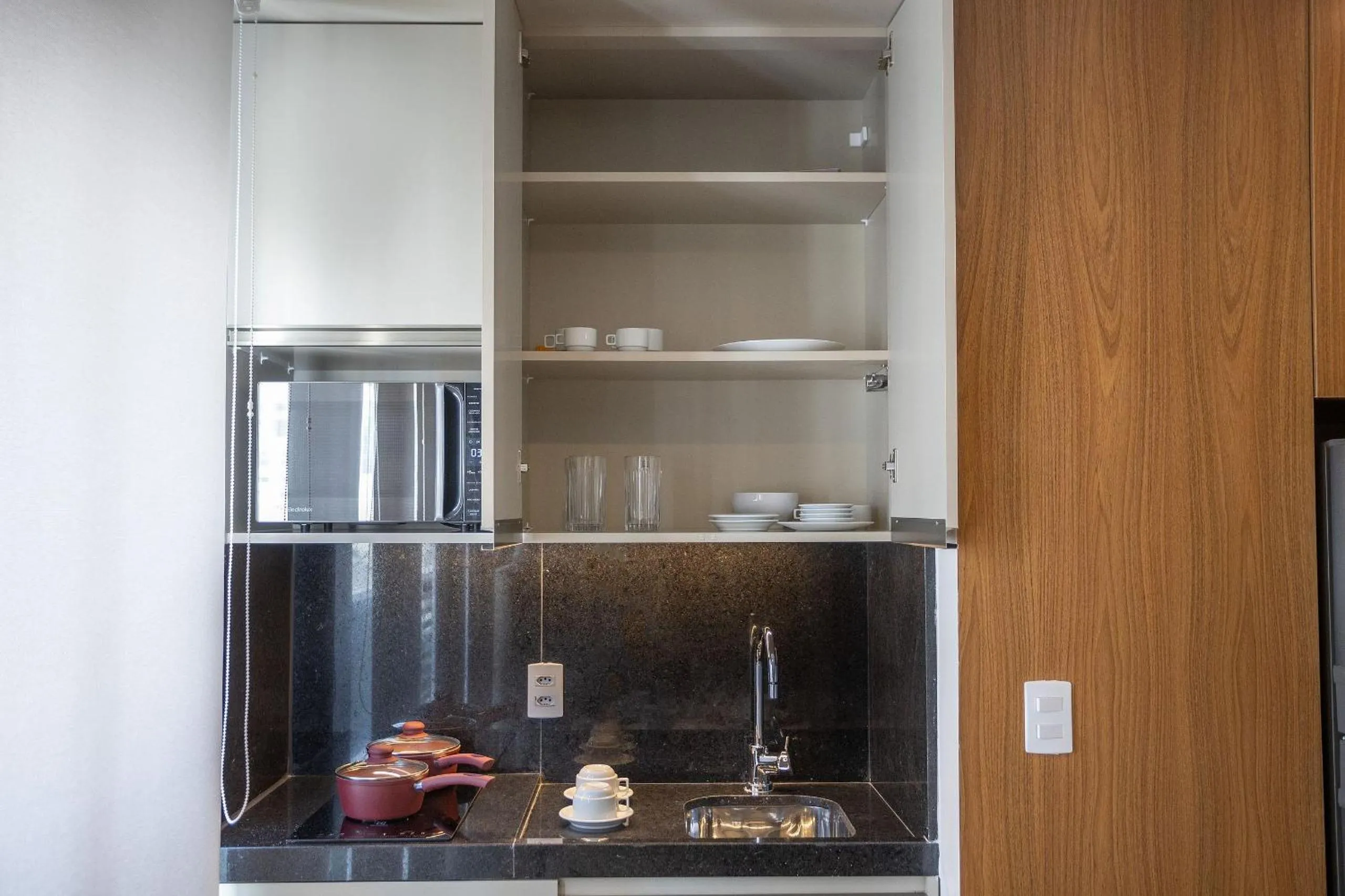 Kitchen or kitchenette in DSG Itaim by Conviva