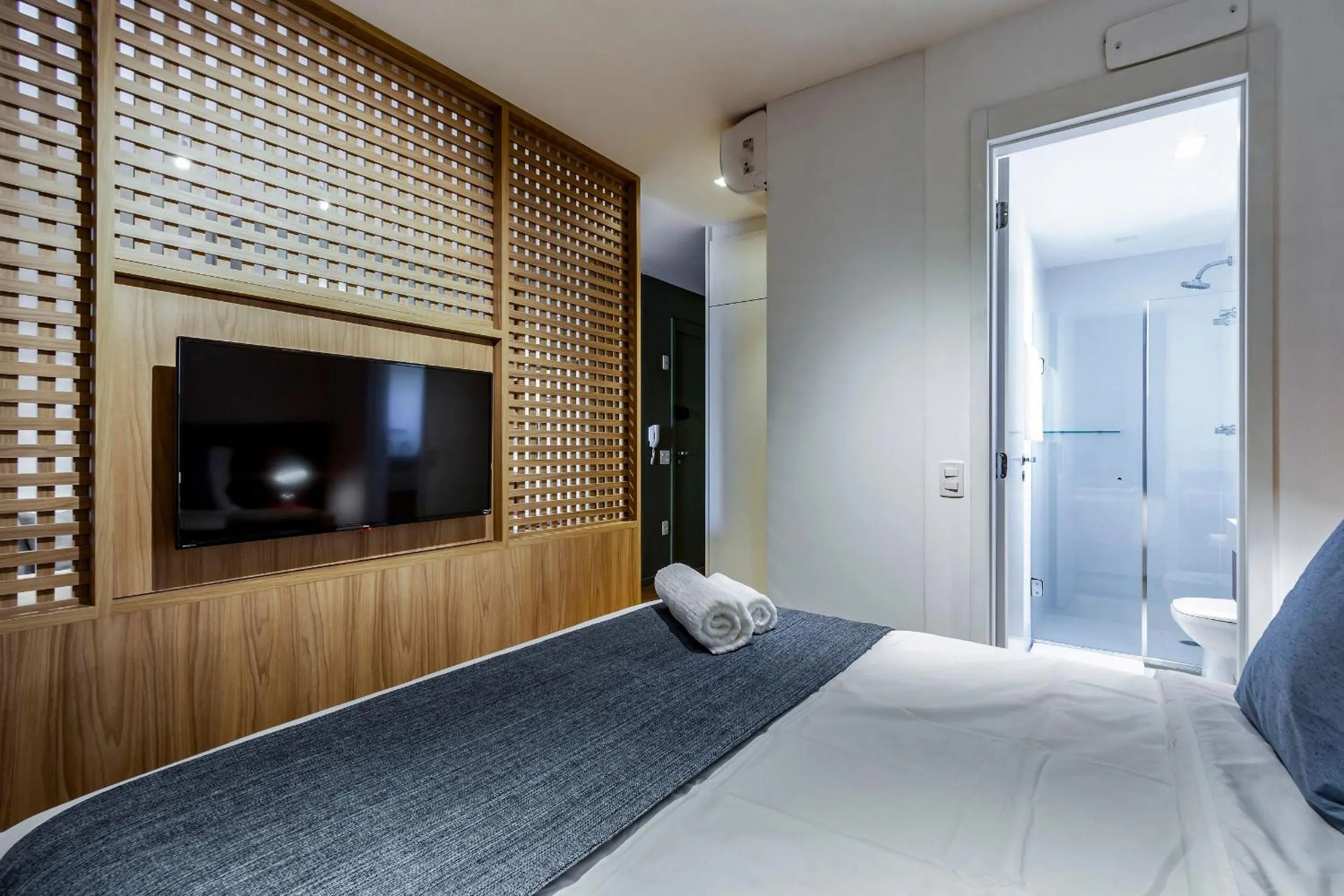 Bed in DSG Itaim by Conviva