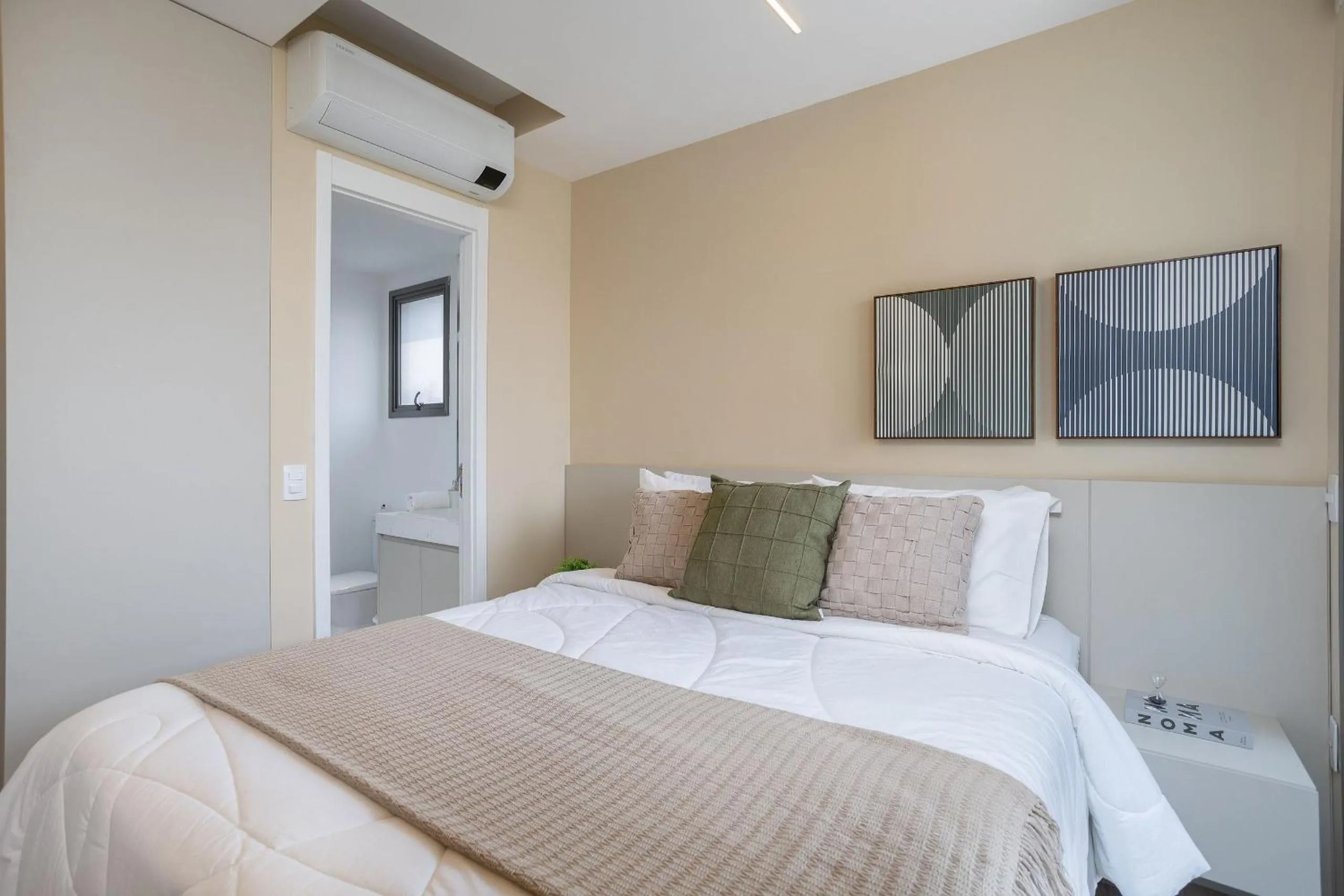 Bedroom, Bed in DSG Itaim by Conviva