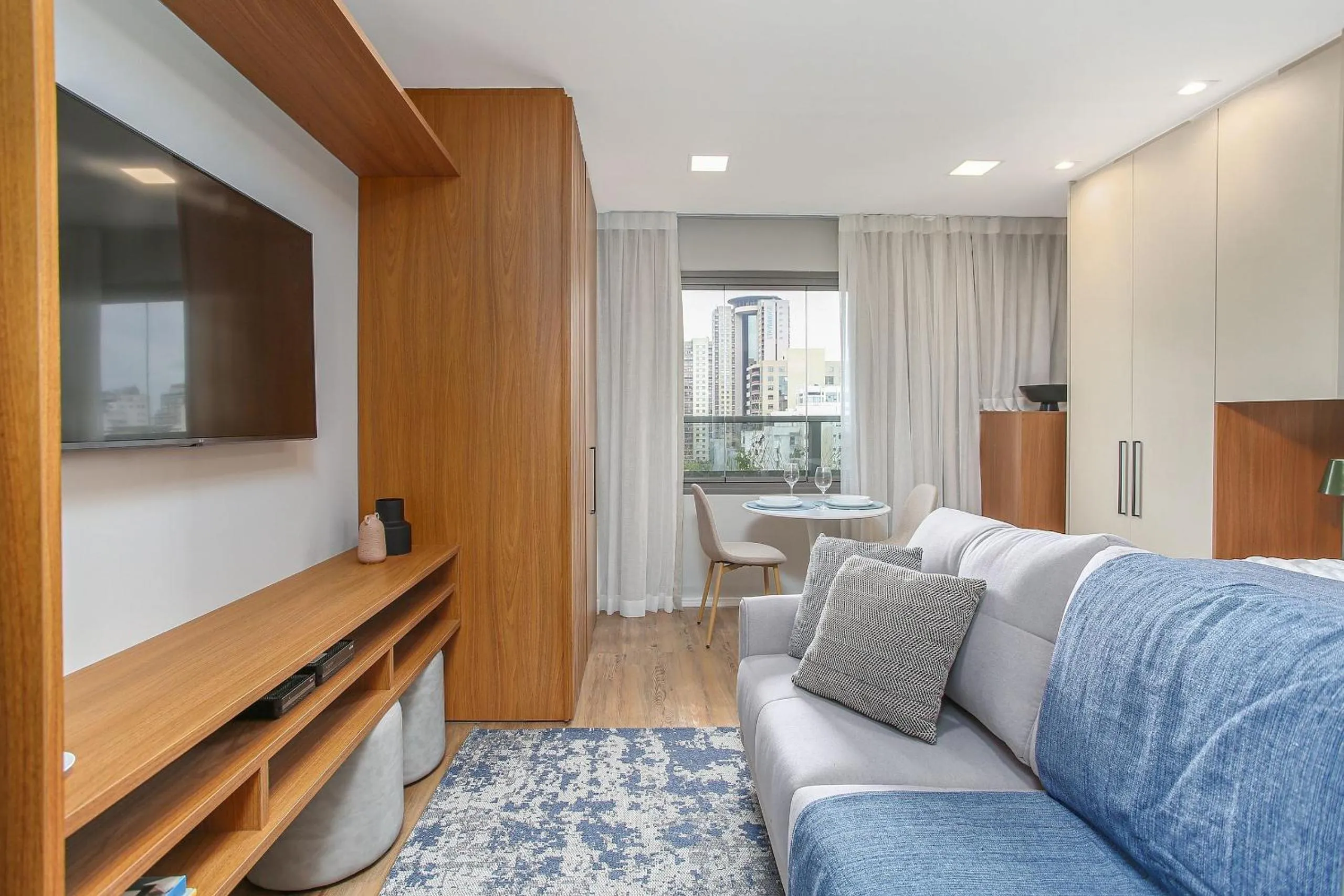 Living room, Bed in DSG Itaim by Conviva