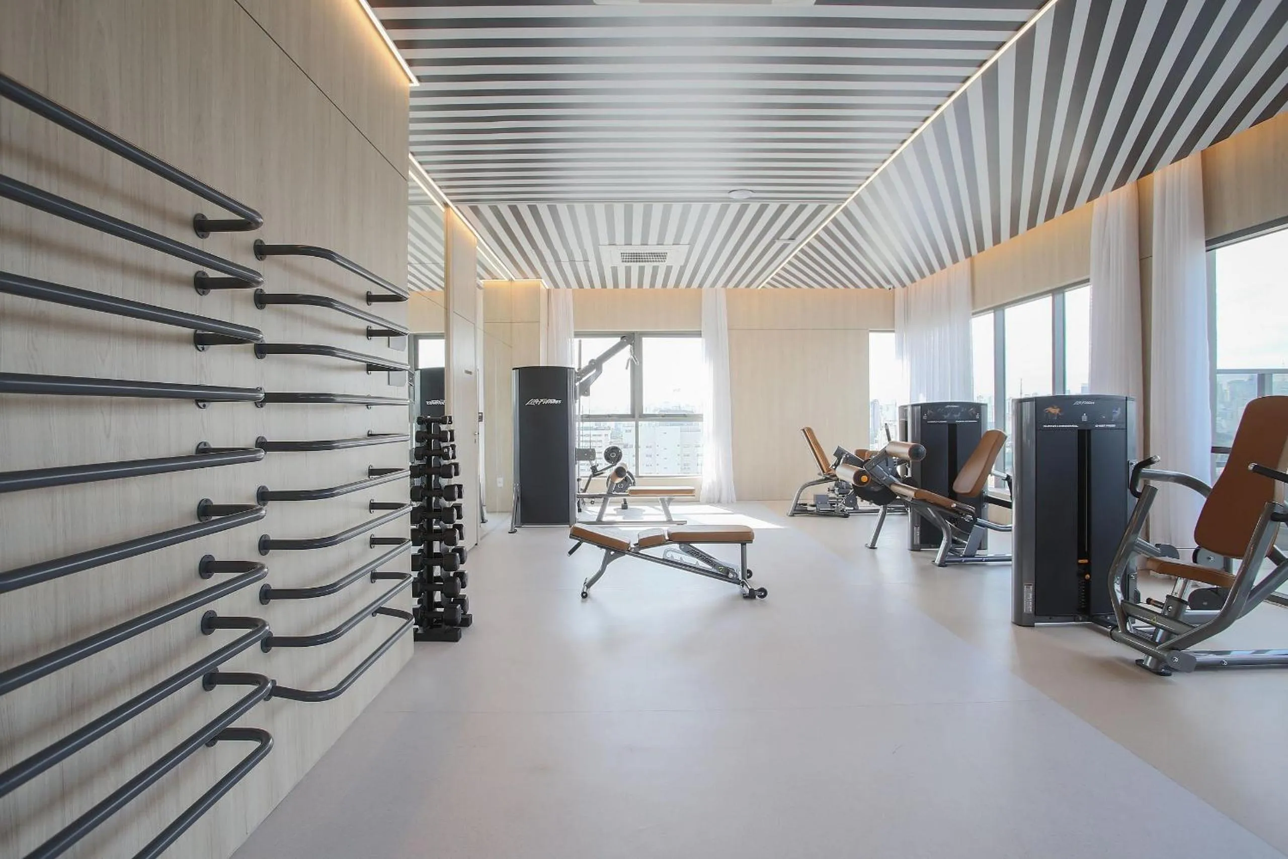 Fitness centre/facilities in DSG Itaim by Conviva