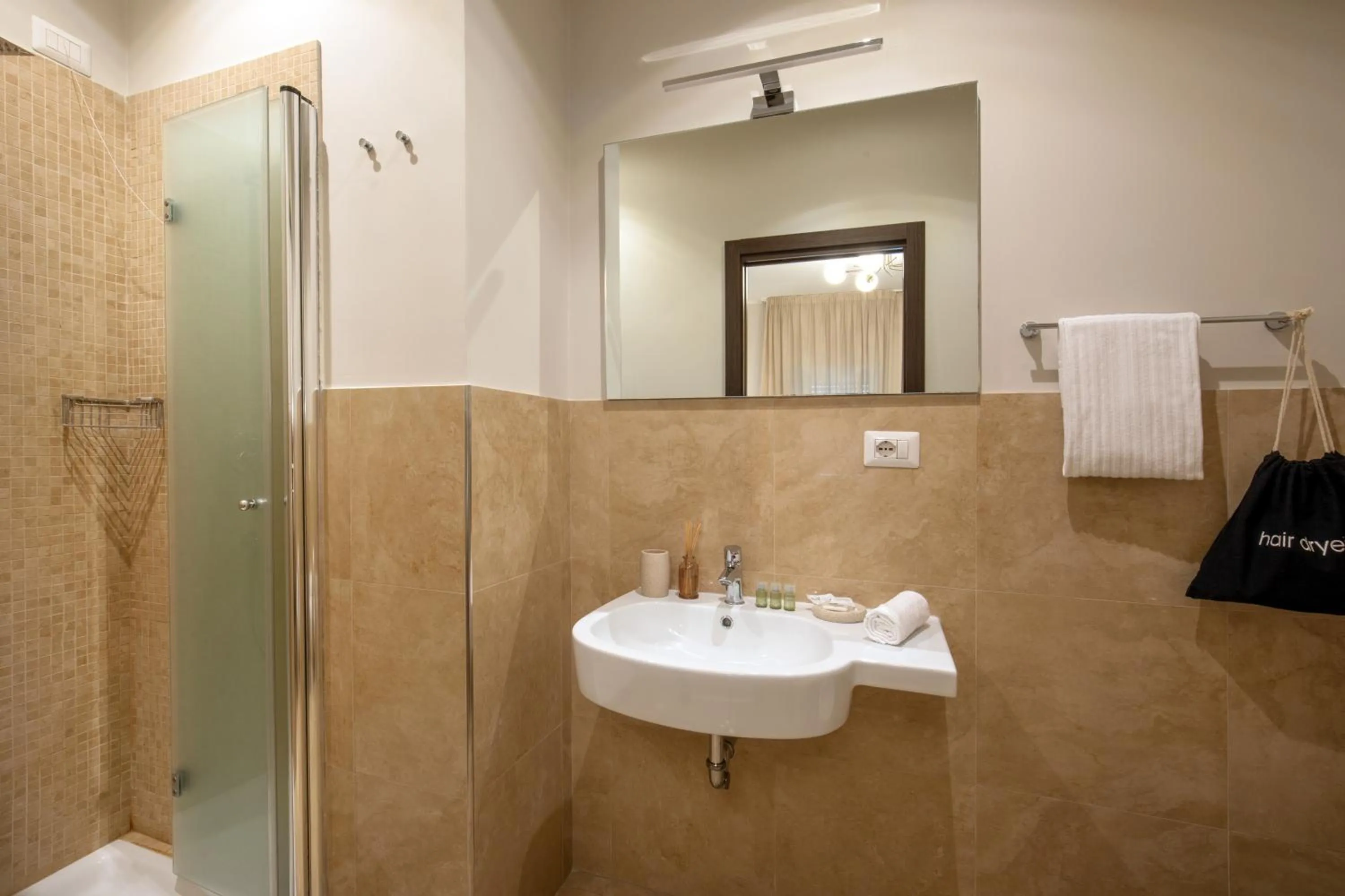 Bathroom in Daplace - Hotel Gran Torino Suites