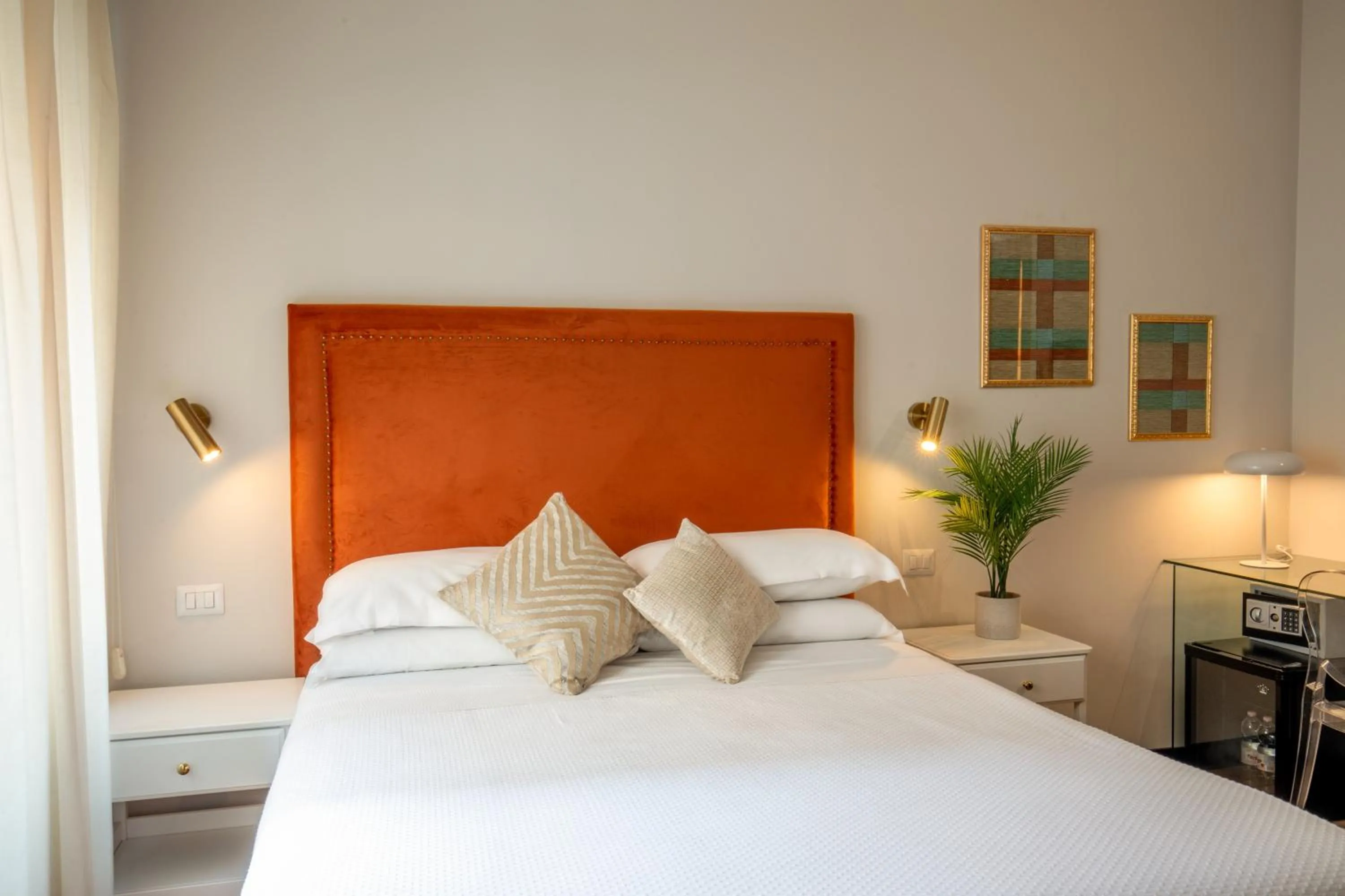 Photo of the whole room, Bed in Daplace - Hotel Gran Torino Suites