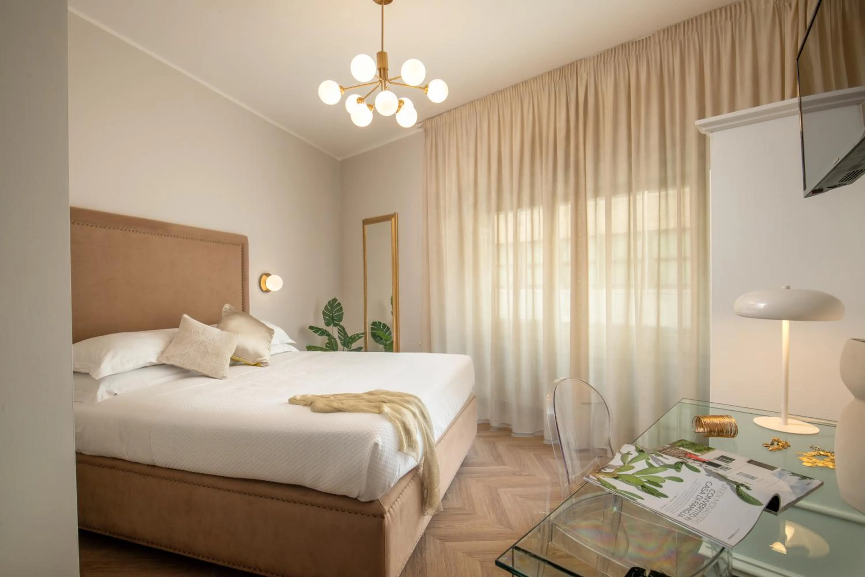 Photo of the whole room, Bed in Daplace - Hotel Gran Torino Suites