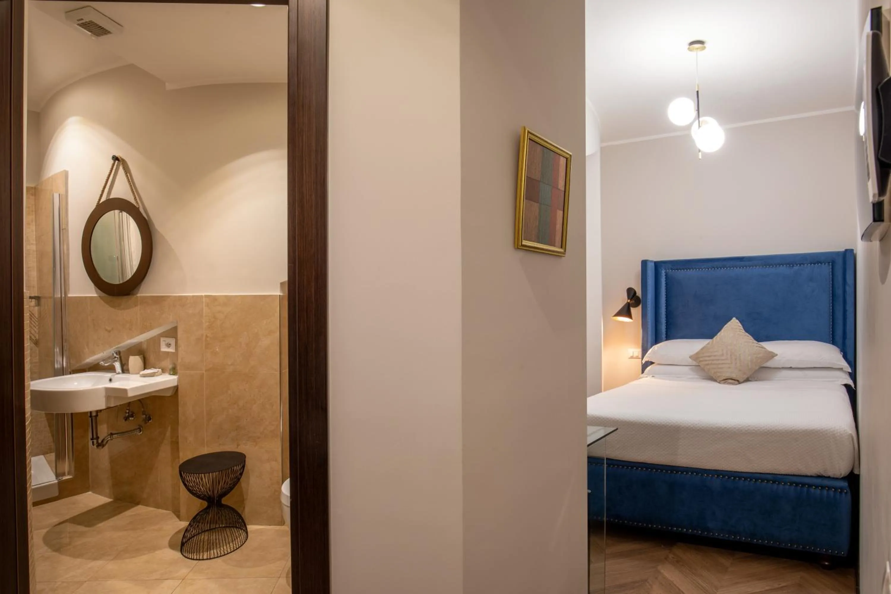 Bathroom, Bed in Daplace - Gran Torino Suites