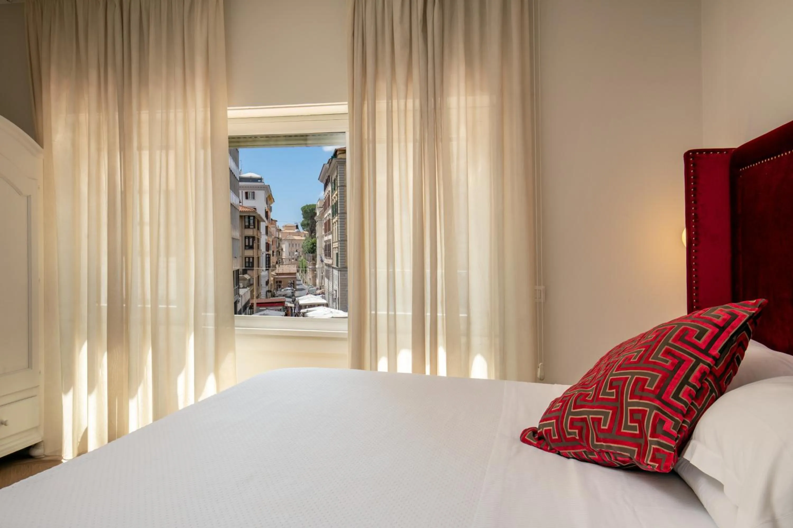 Photo of the whole room, Bed in Daplace - Hotel Gran Torino Suites