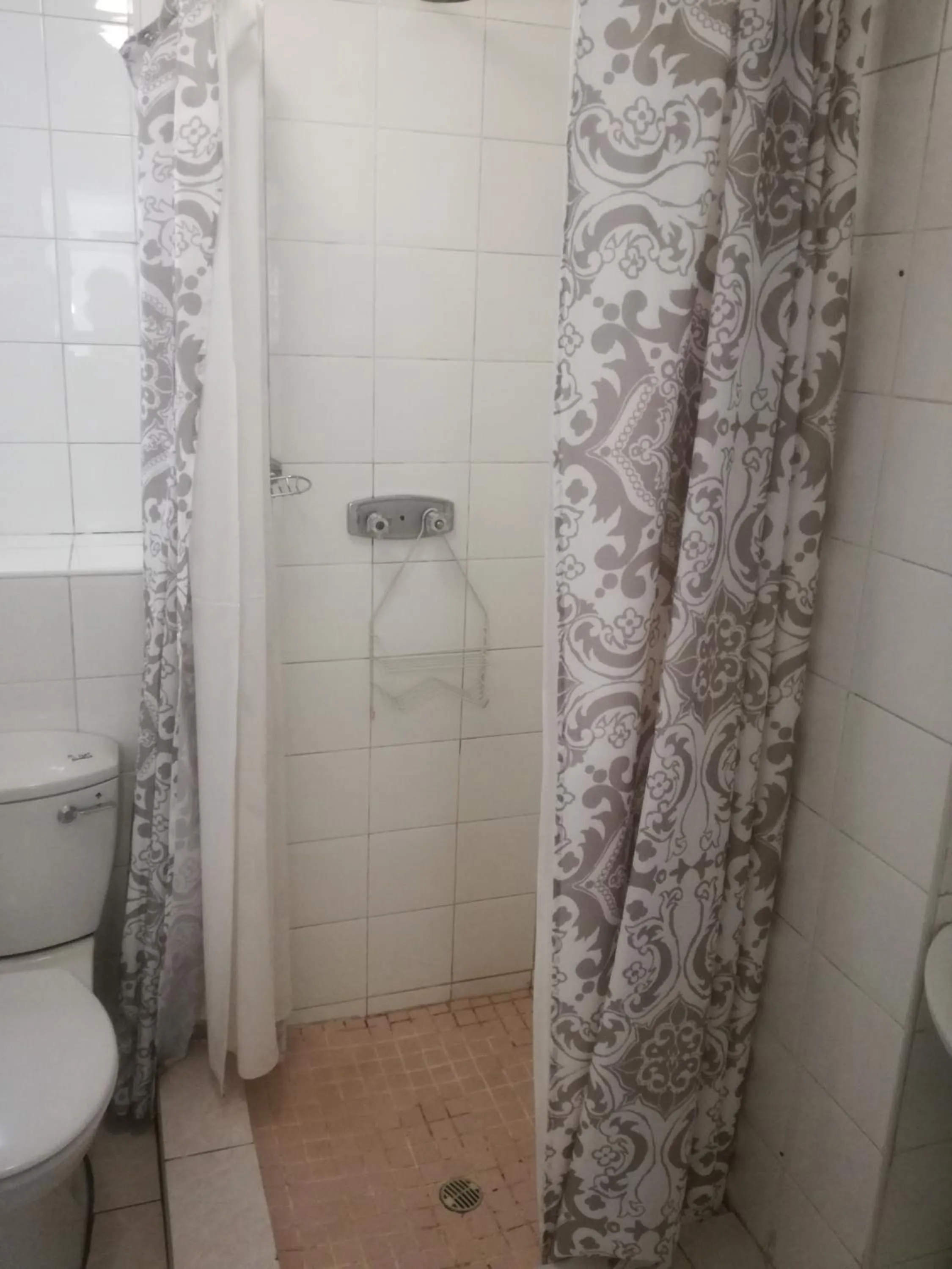 Shower in Valley Guest House