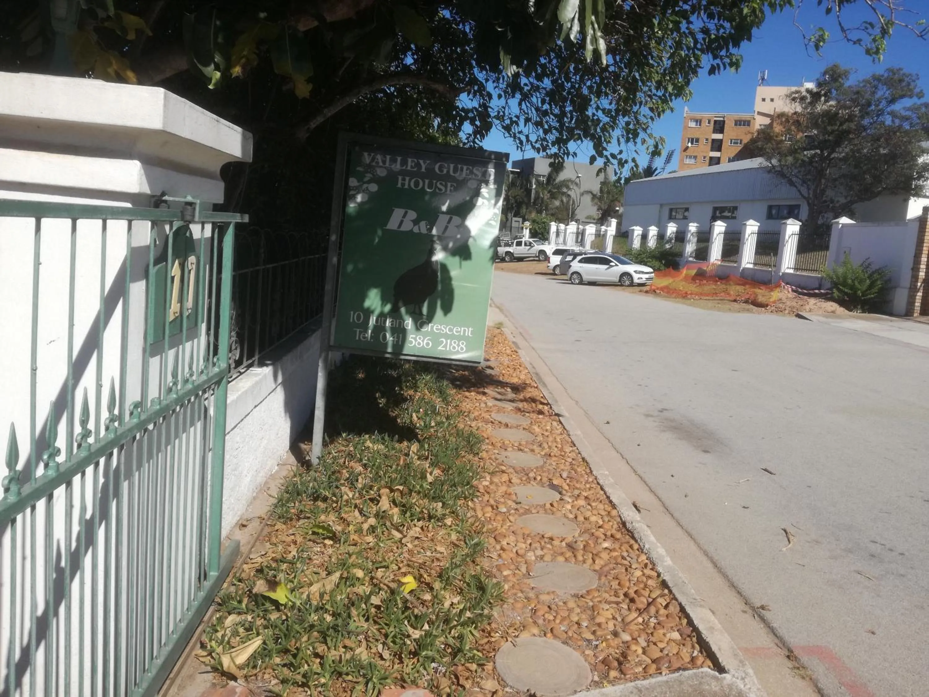Facade/entrance in Valley Guest House