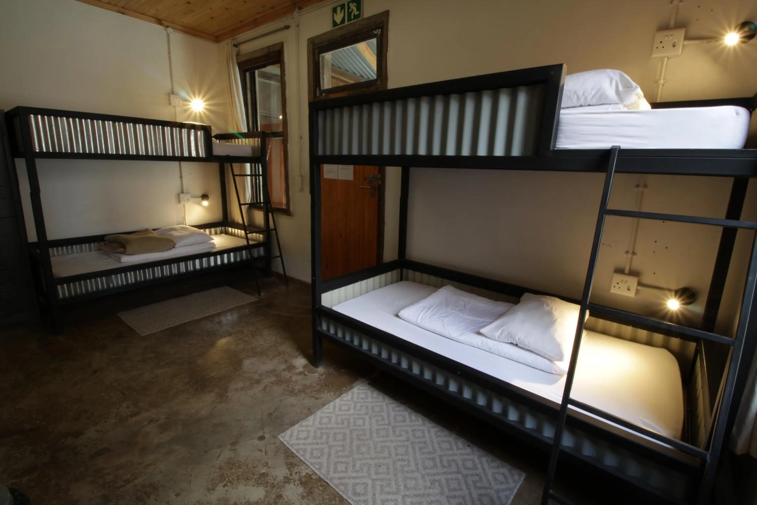 bunk bed, Bed in CURIOCITY Backpackers Johannesburg