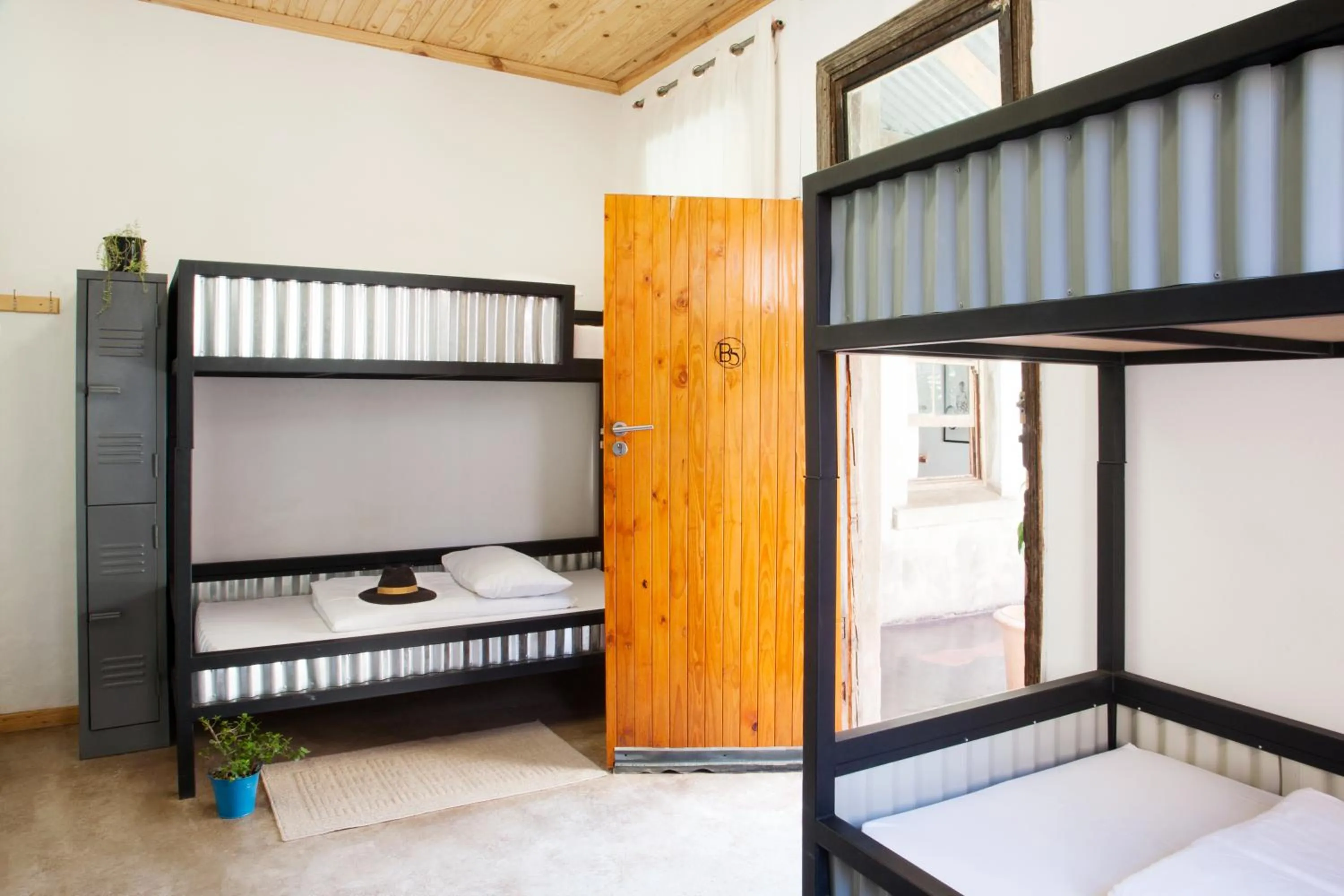 Decorative detail, Bed in CURIOCITY Backpackers Johannesburg