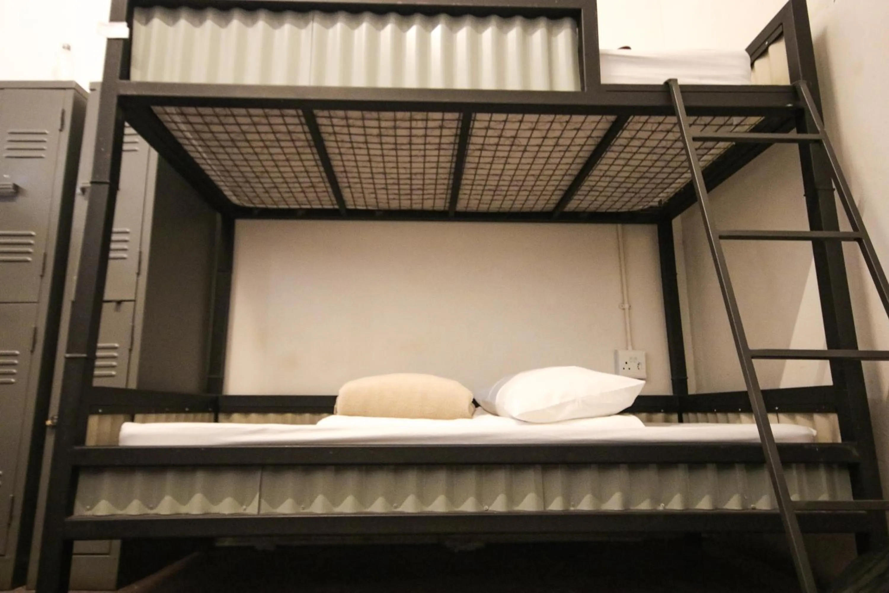 bunk bed, Bed in CURIOCITY Backpackers Johannesburg