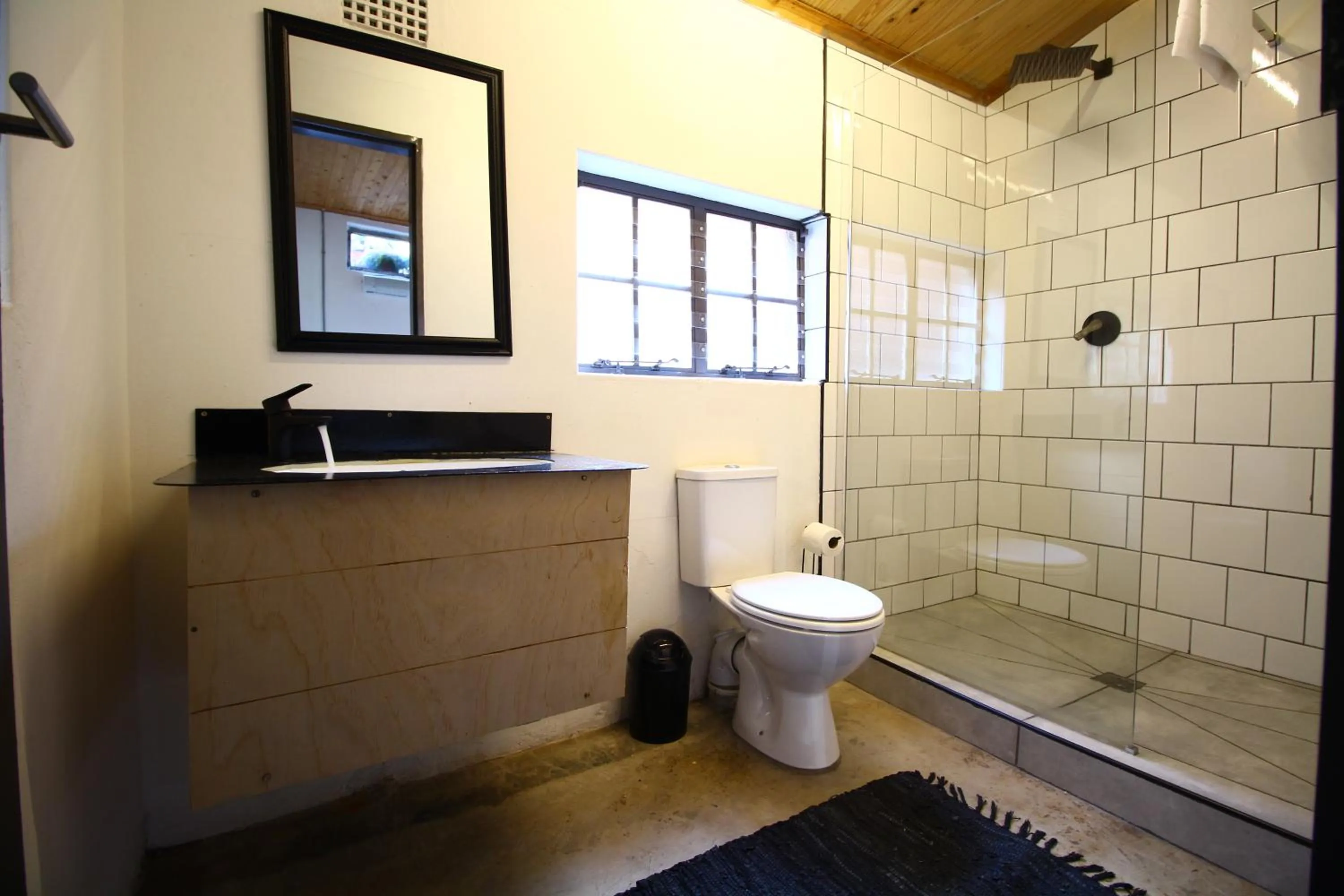 Bathroom in CURIOCITY Backpackers Johannesburg