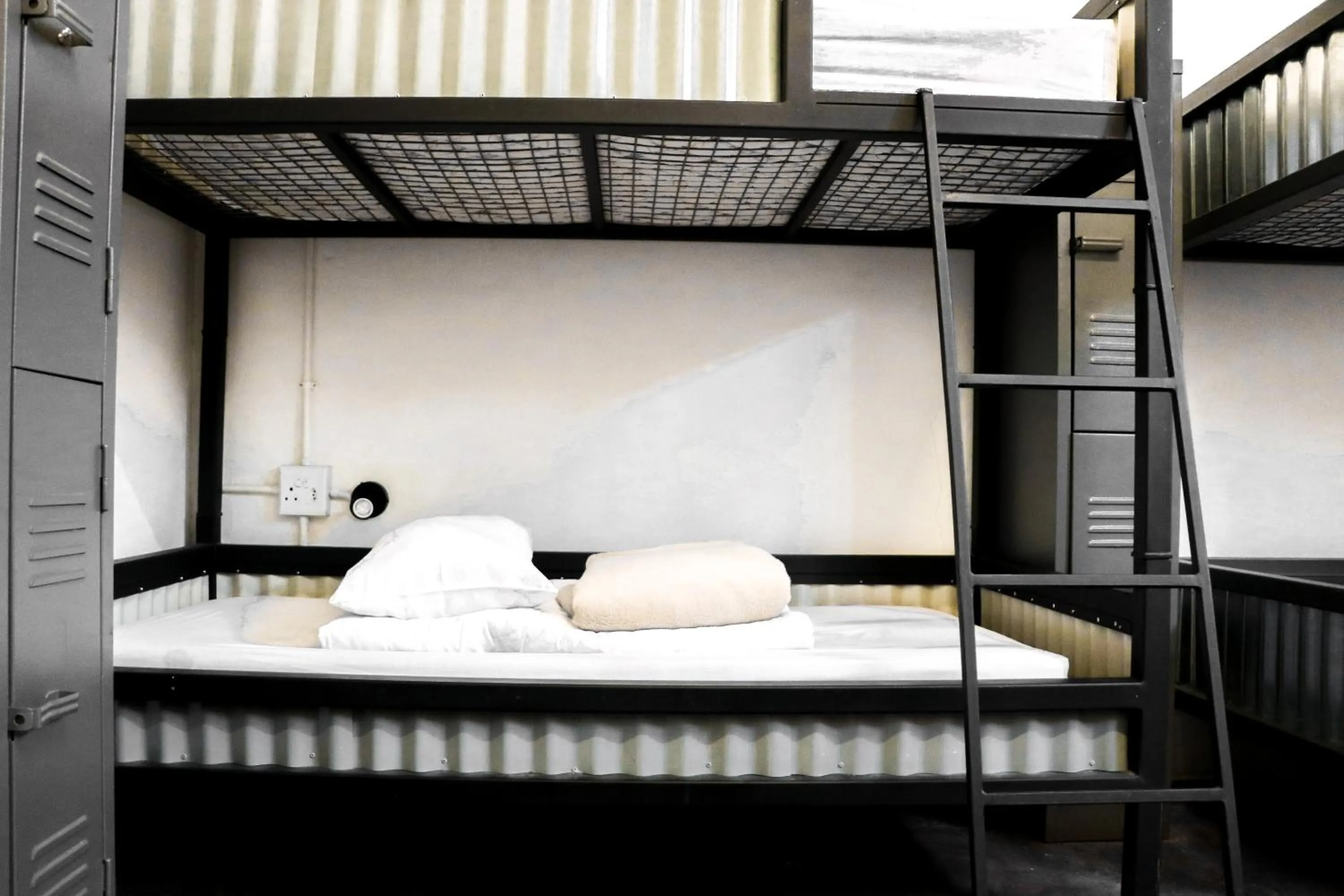 bunk bed, Bed in CURIOCITY Backpackers Johannesburg