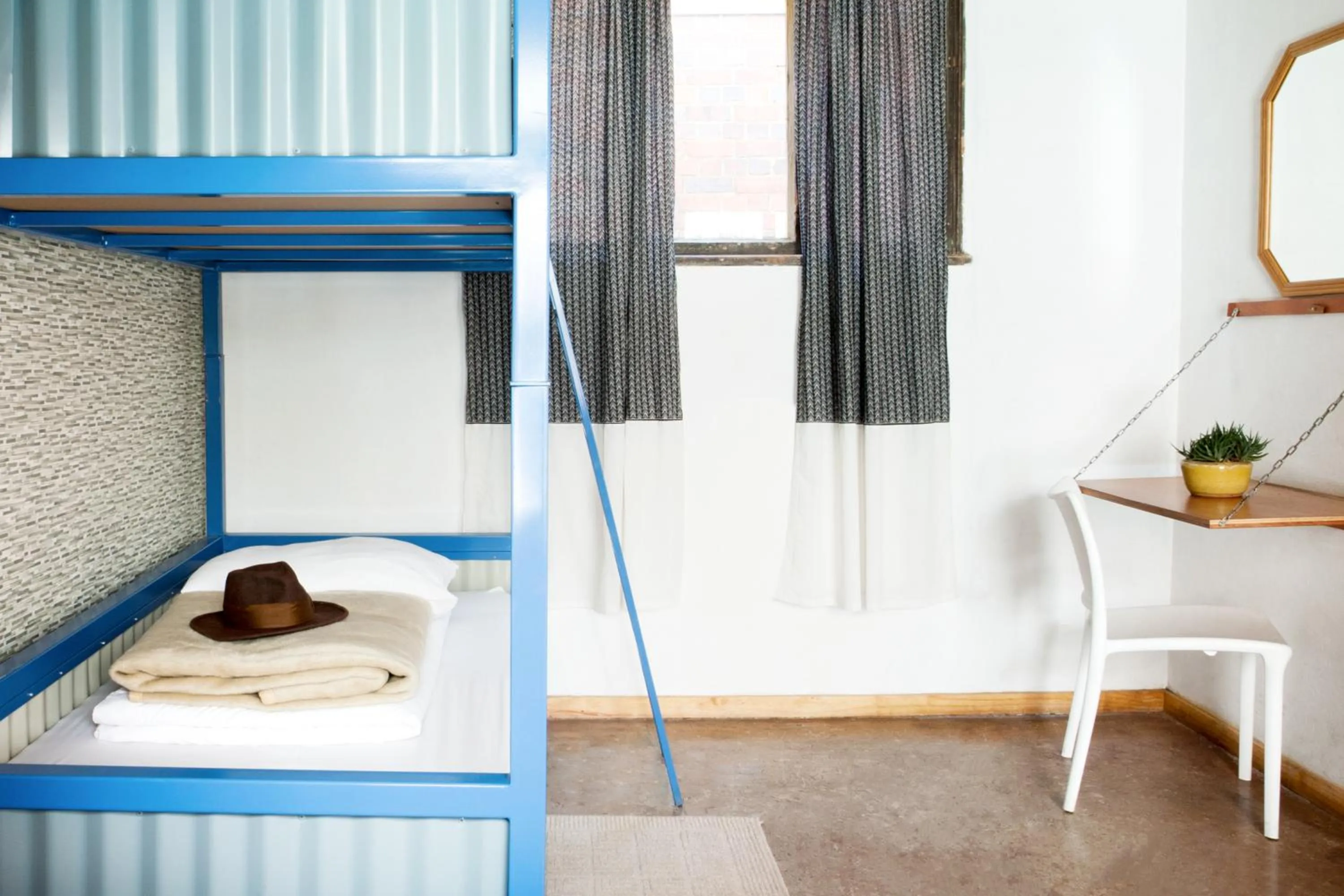 Bathroom, Bed in CURIOCITY Backpackers Johannesburg