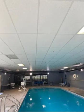 Swimming pool in ANZ Hotels Scranton