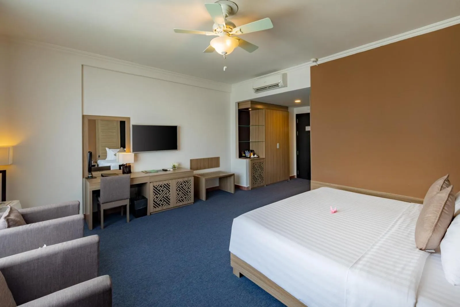 Photo of the whole room, Bed in Grandvrio City Danang By Route Inn Group