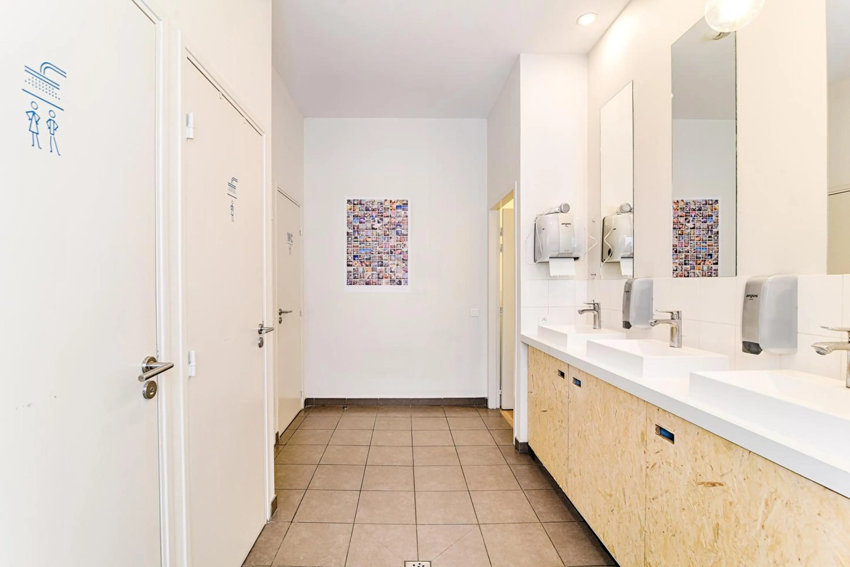 Bathroom in SLO Hostel Lyon Saxe