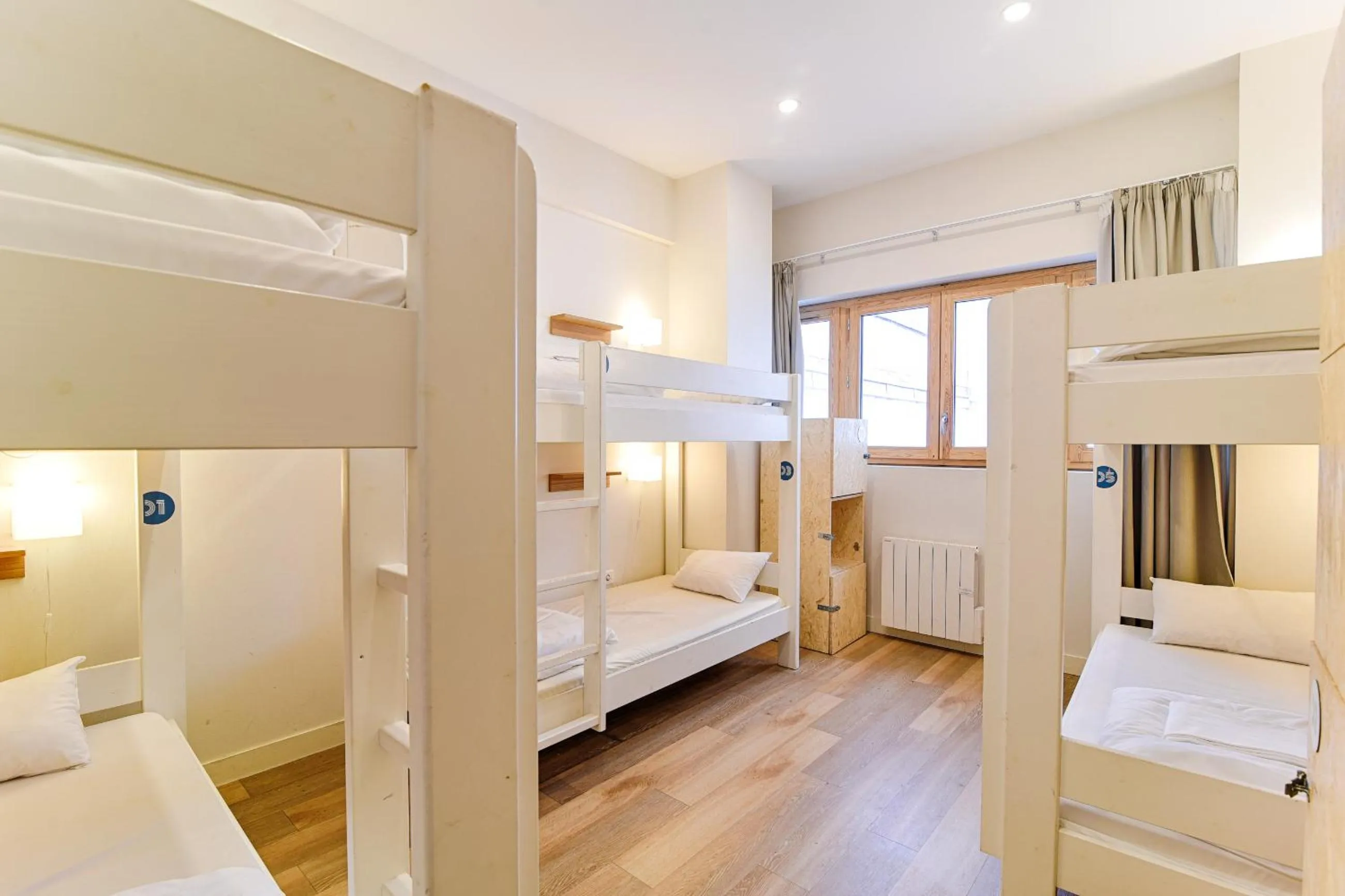 Photo of the whole room, Bed in SLO Hostel Lyon Saxe